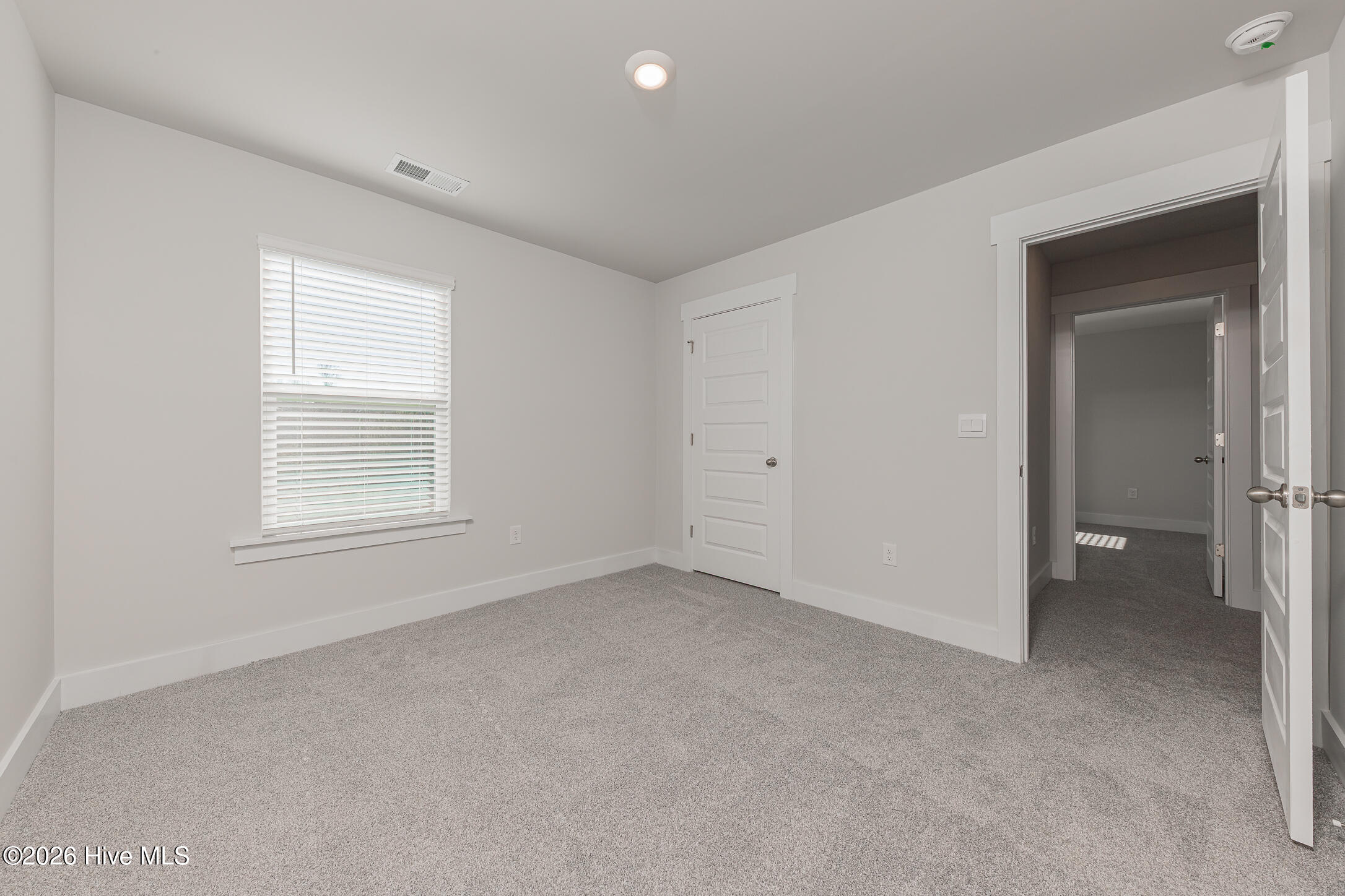 100547064 | Photo 25