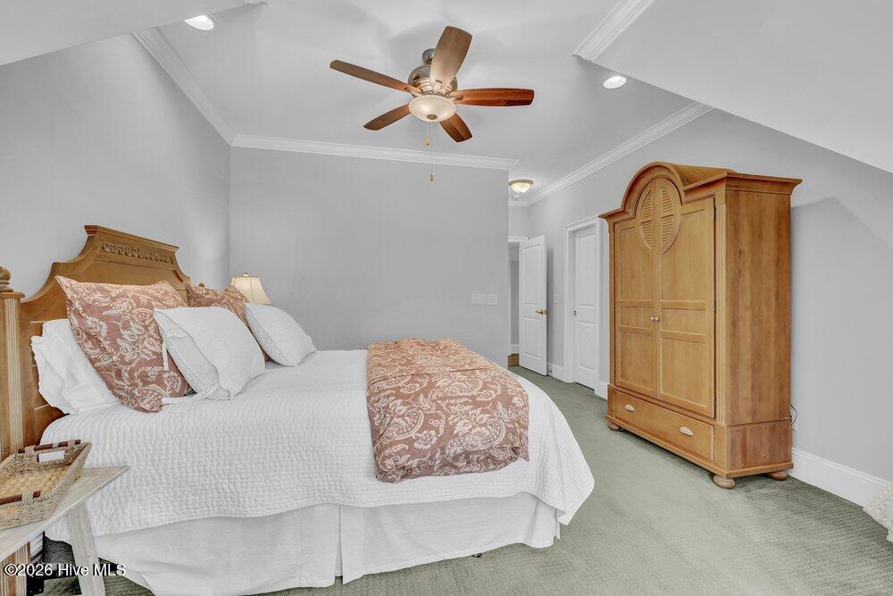 100563966 | Photo 41