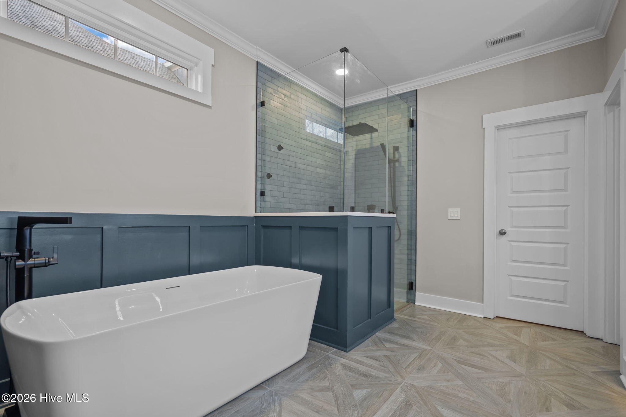 100550410 | Photo 38