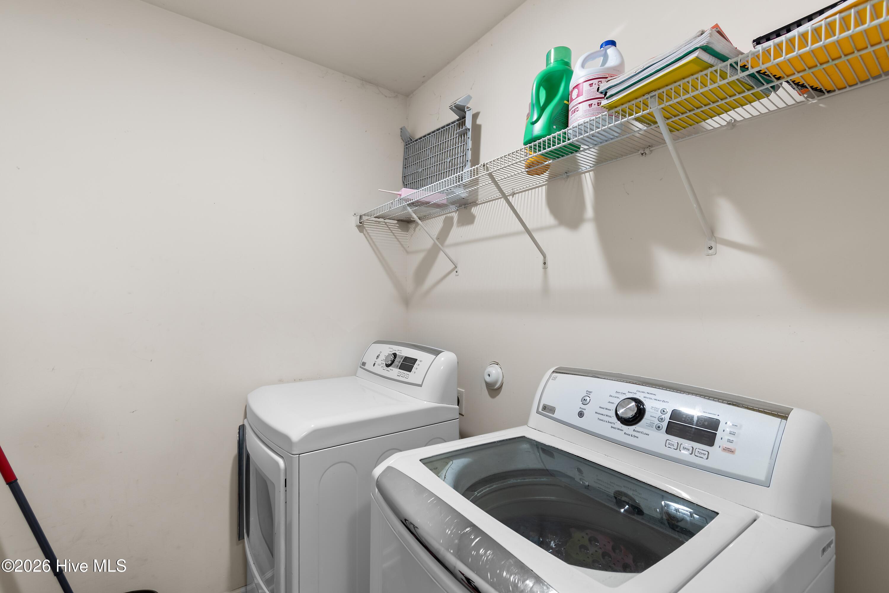 100568223 | Photo 13