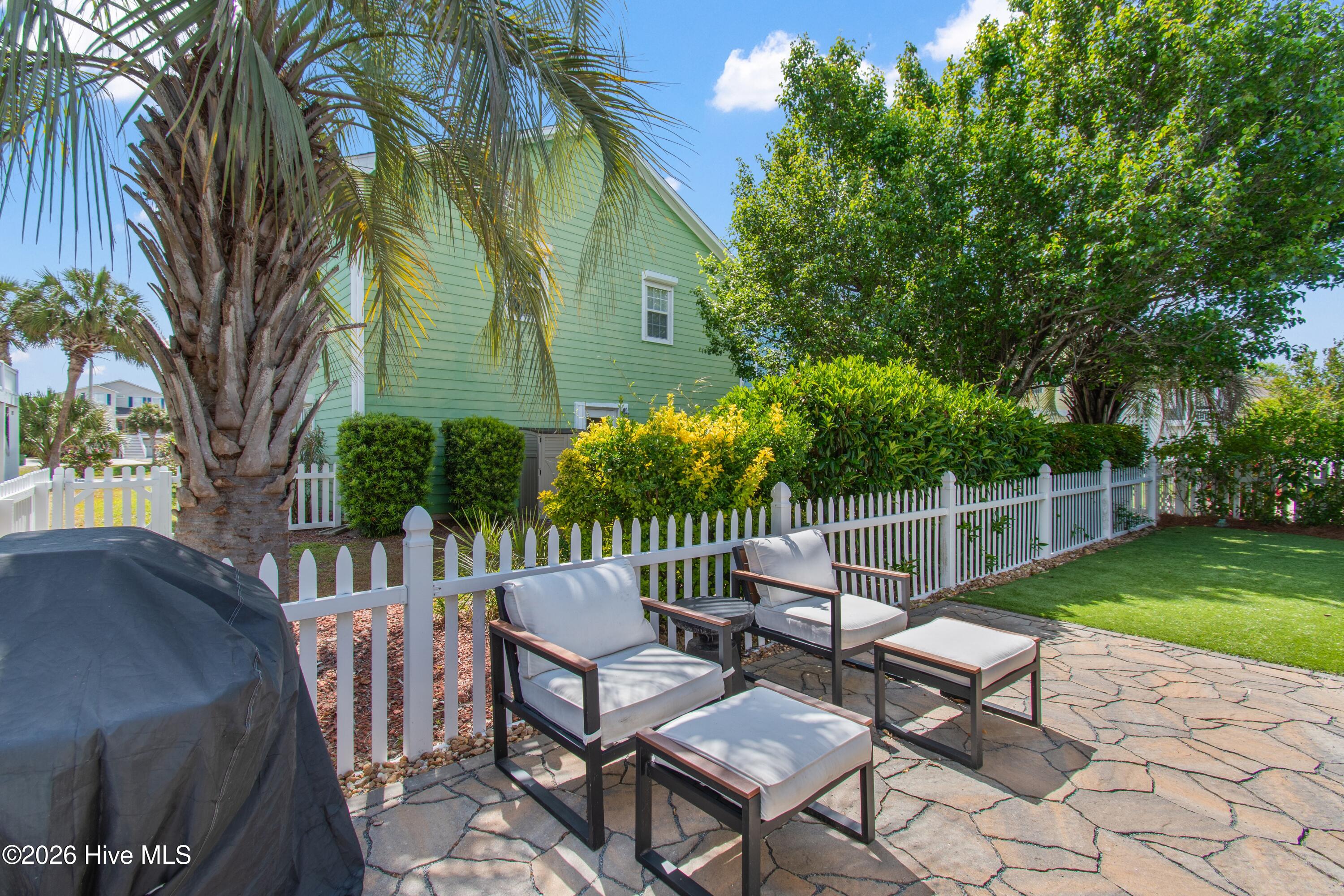 100570489 | Photo 50