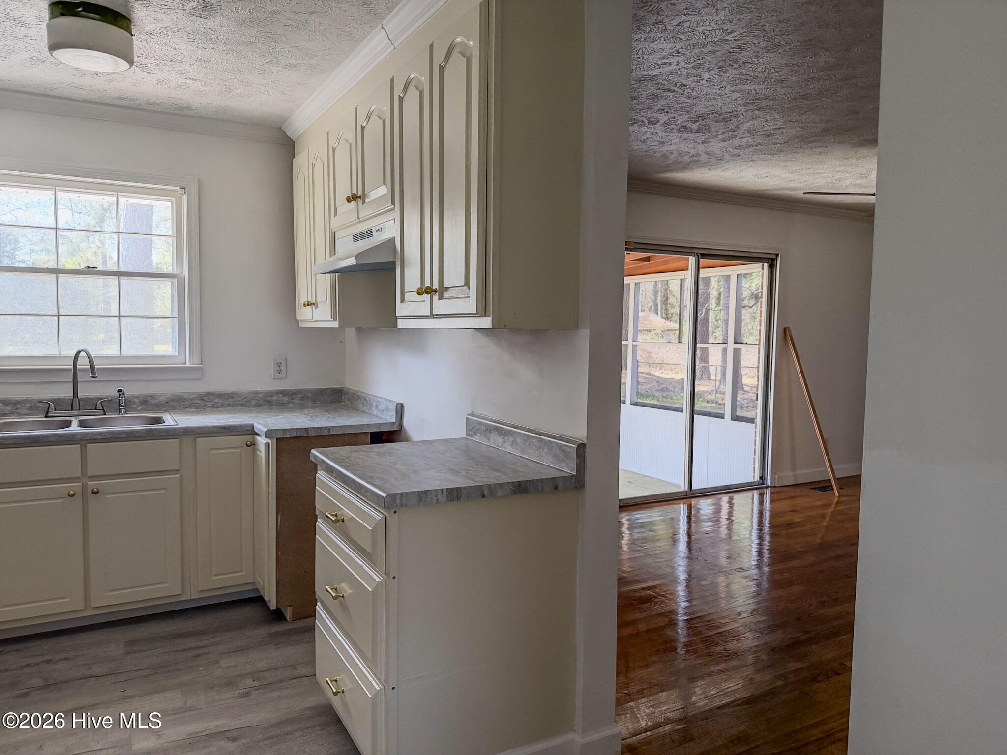 100567353 | Photo 22