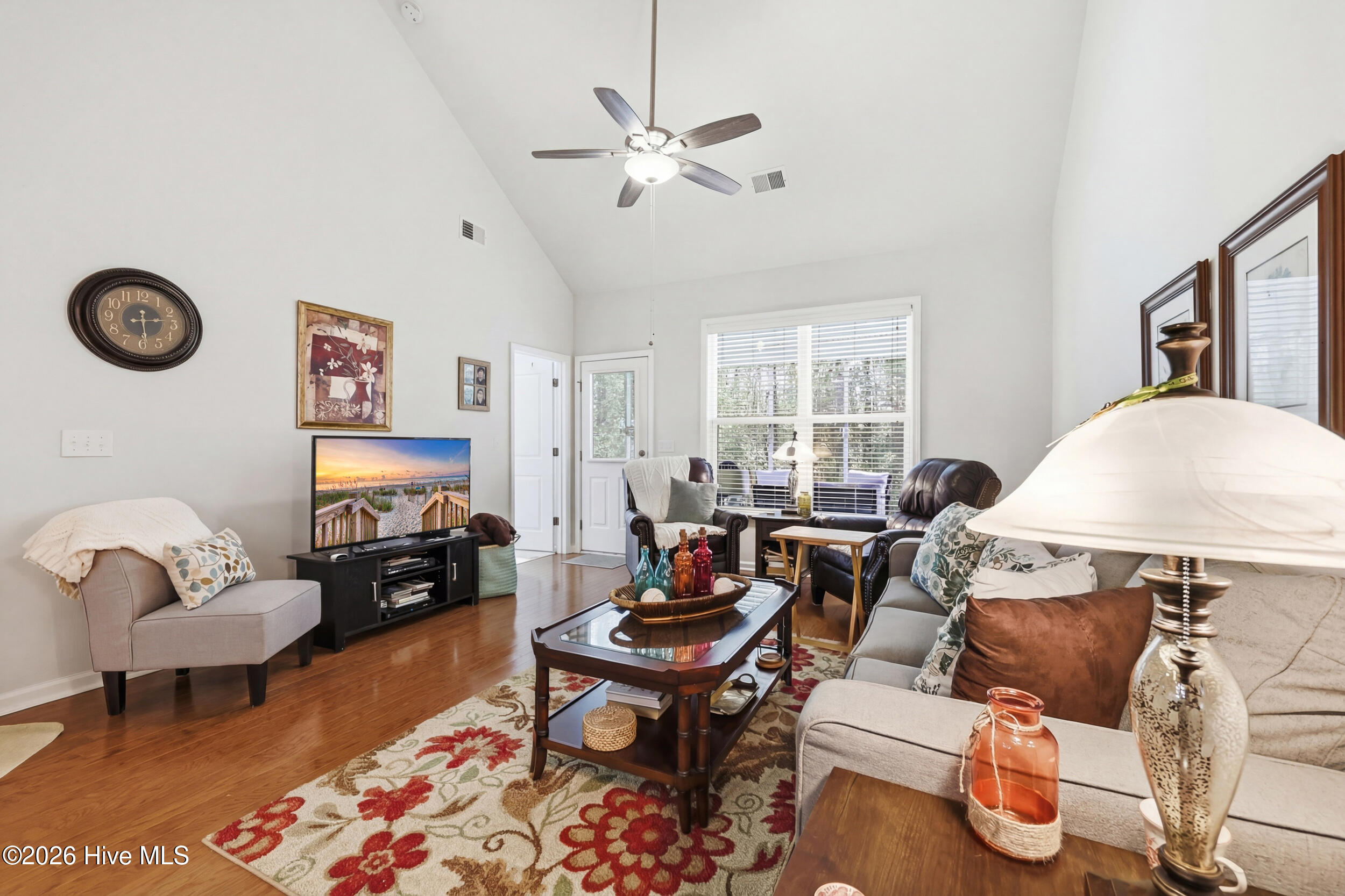 100564272 | Photo 14