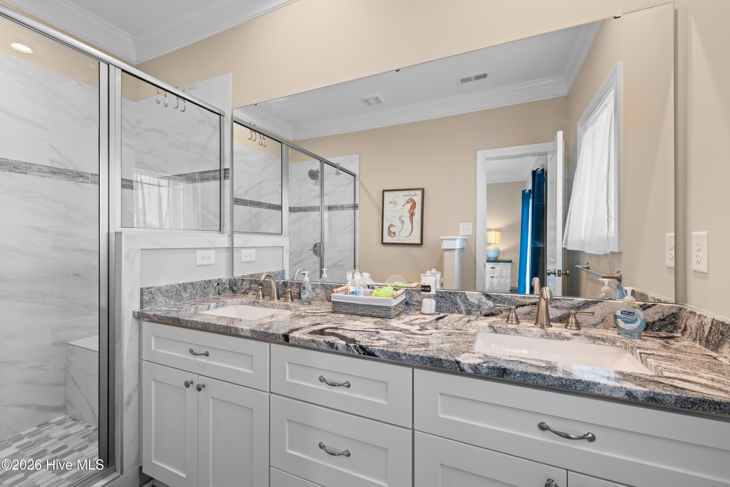 100552072 | Photo 21