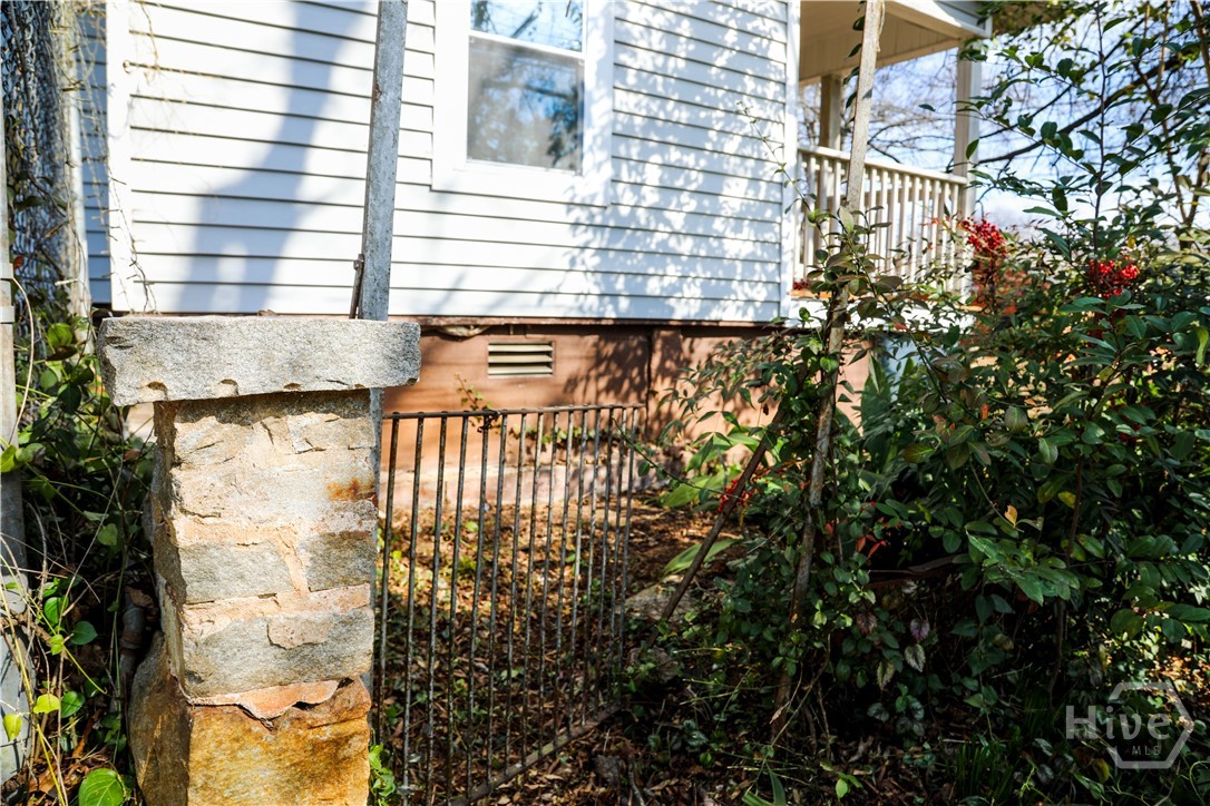 1398 Hancock Avenue W