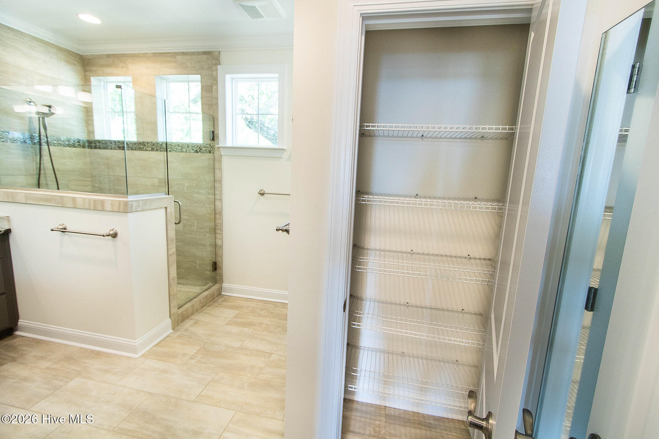 100568588 | Photo 47