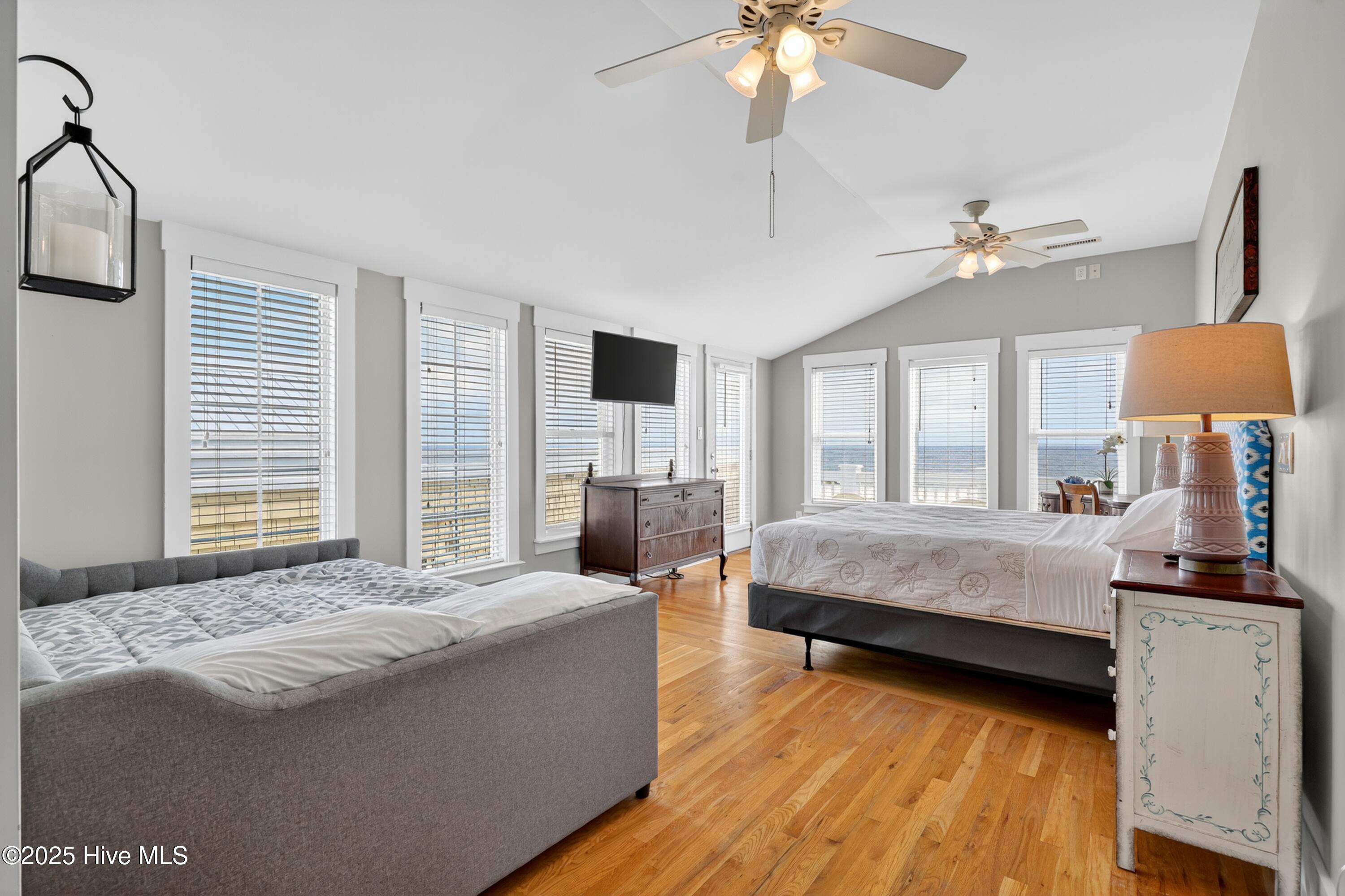 100525482 | Photo 50