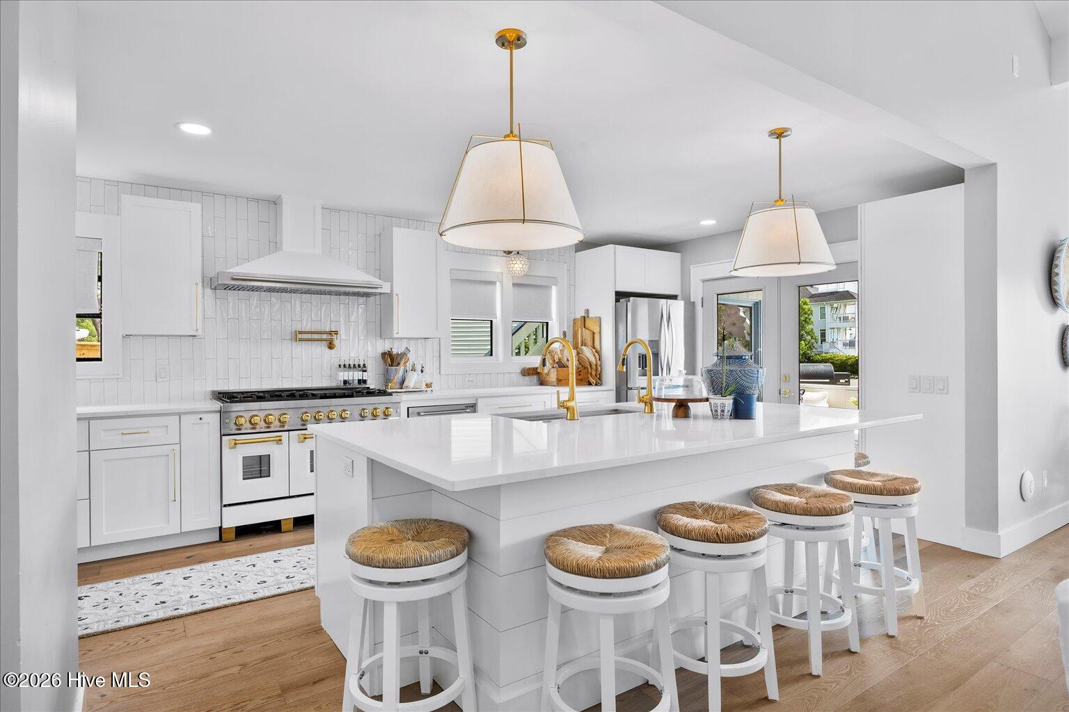 100548243 | Photo 20