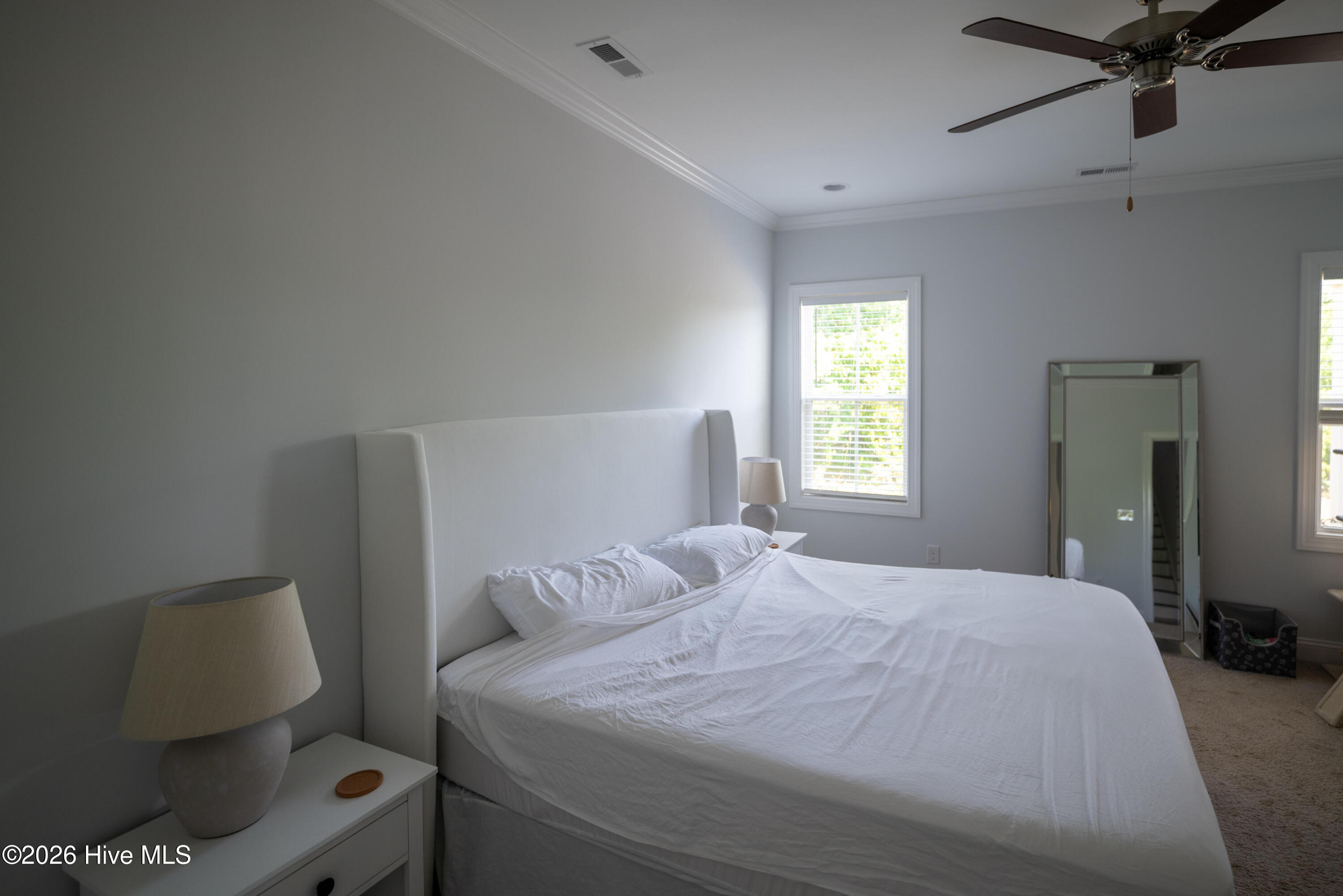 100572070 | Photo 42