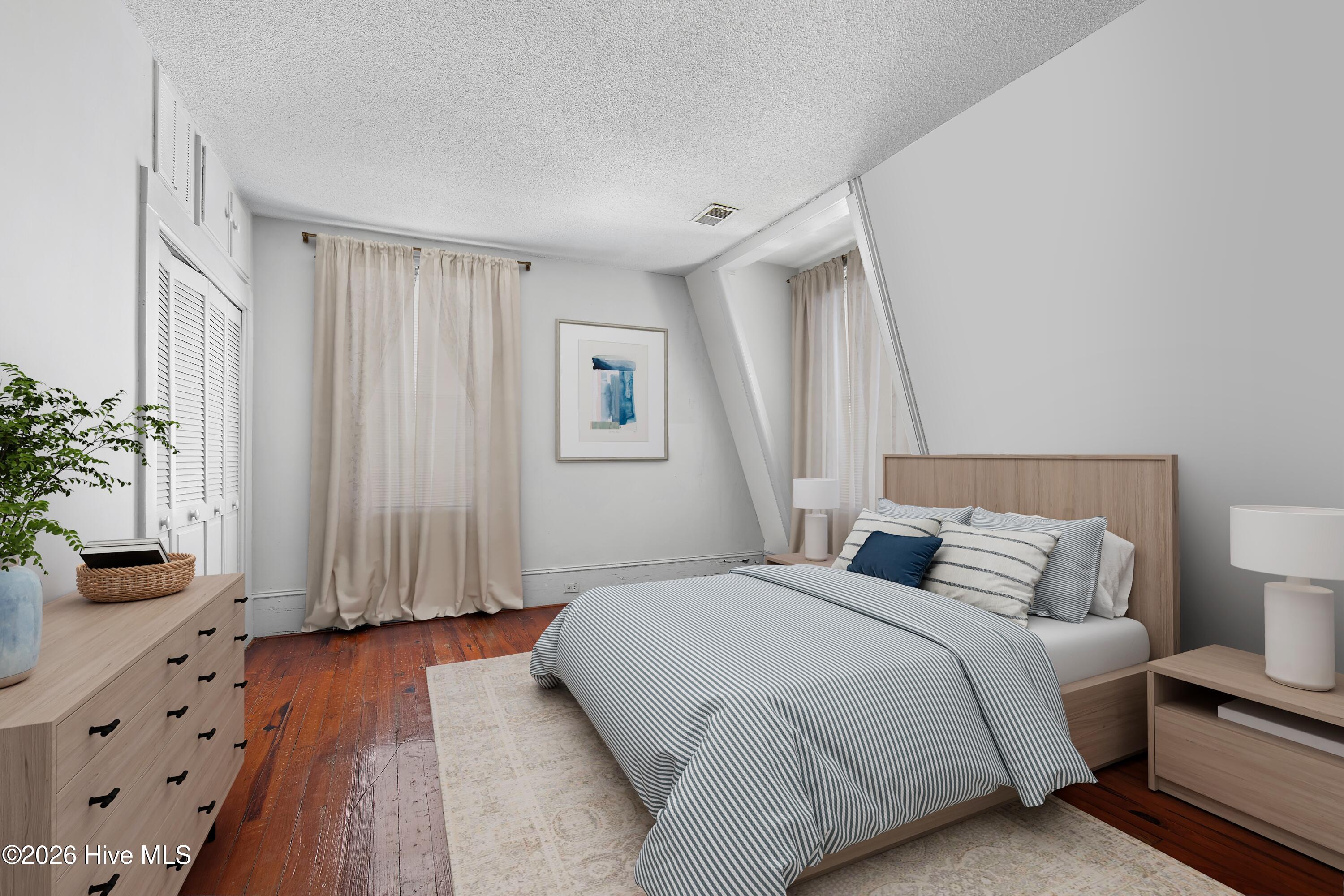 100566206 | Photo 53