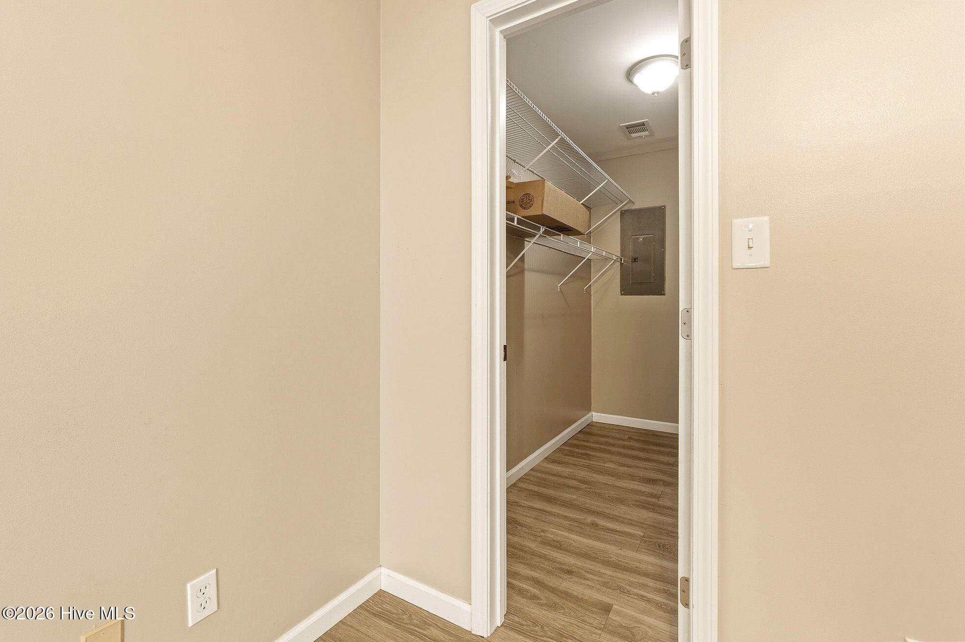 100557080 | Photo 27