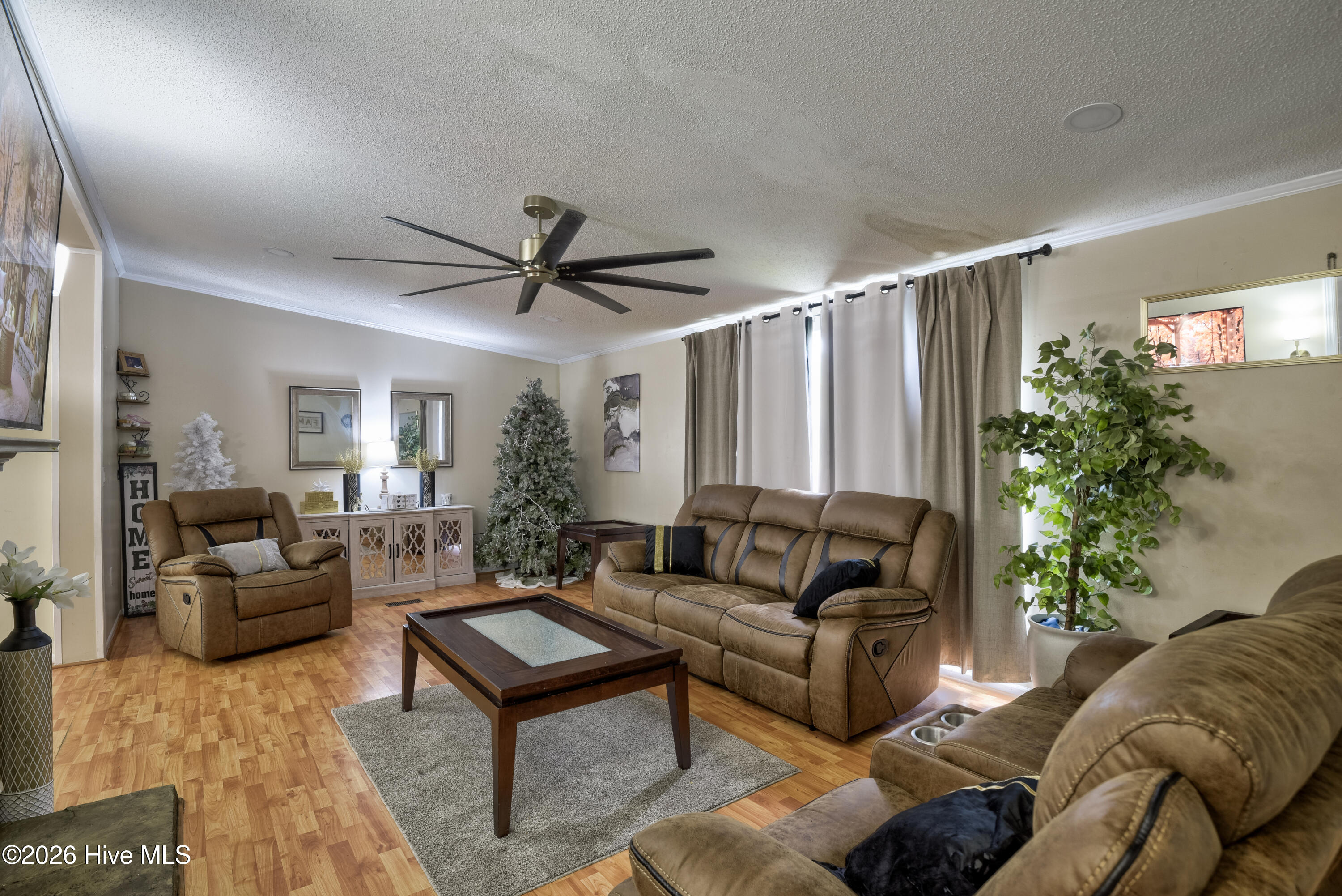 100566927 | Photo 14