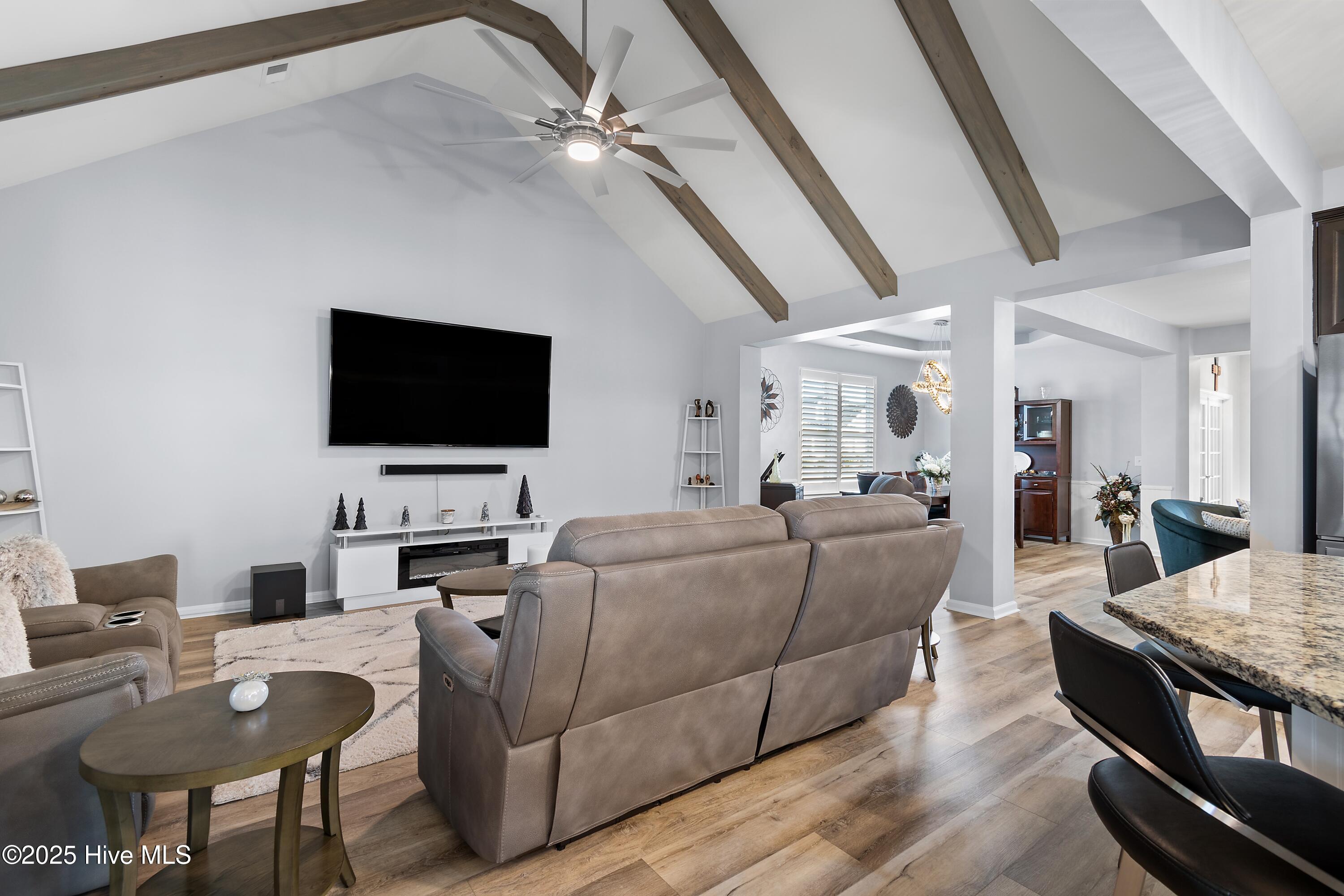 100542898 | Photo 17