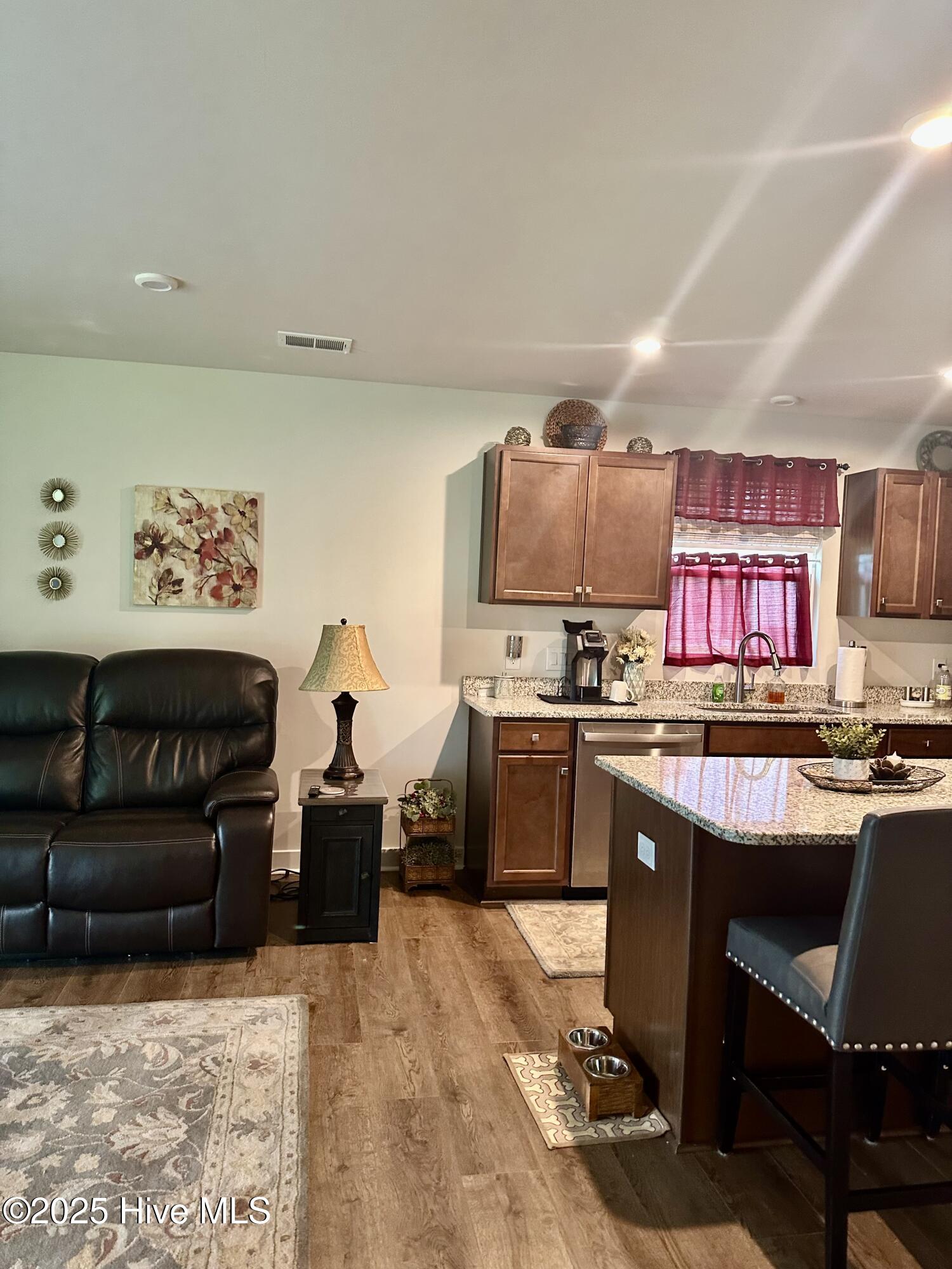 100517382 | Photo 10