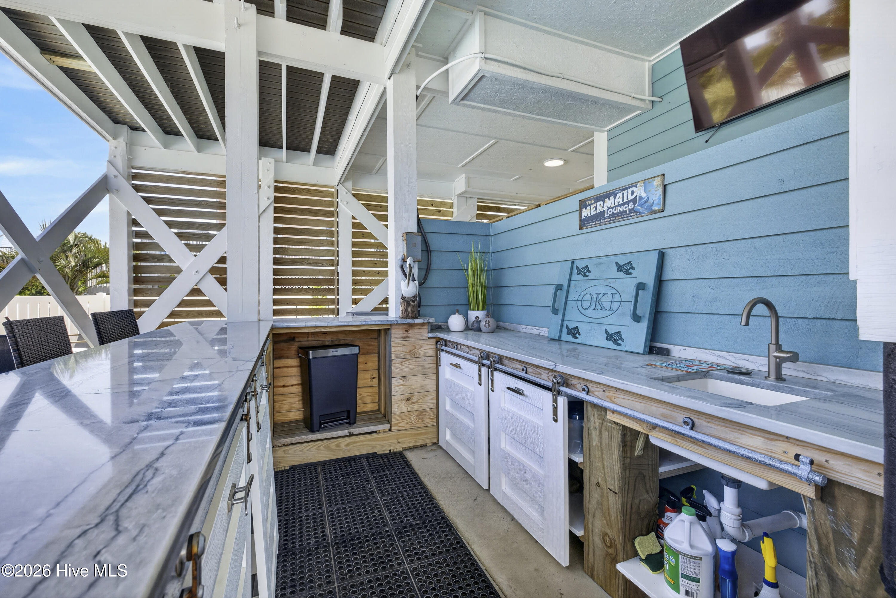 100568247 | Photo 55