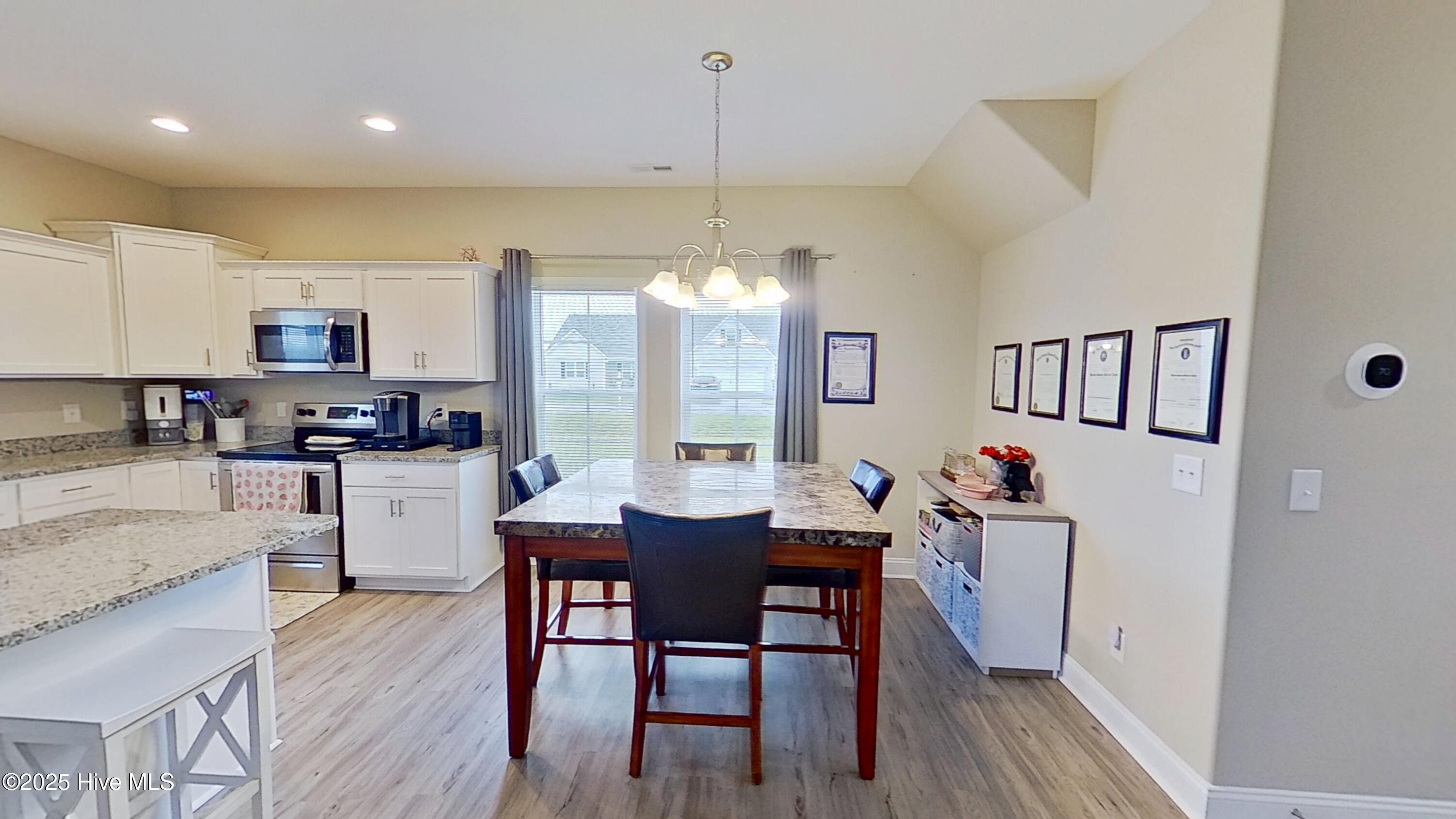 100567217 | Photo 10