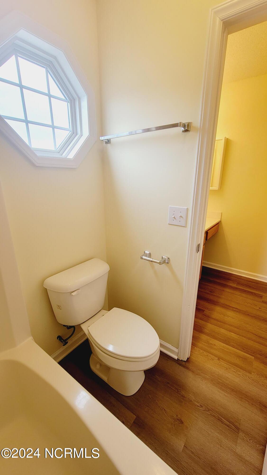 100548777 | Photo 13