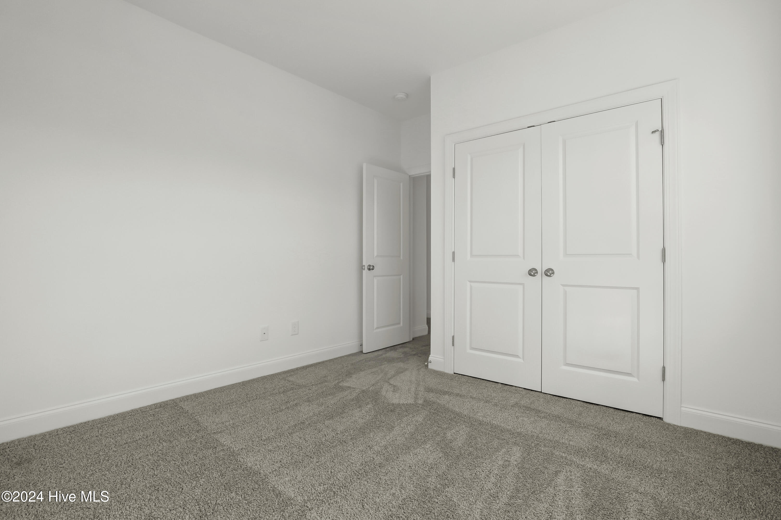 100477041 | Photo 25