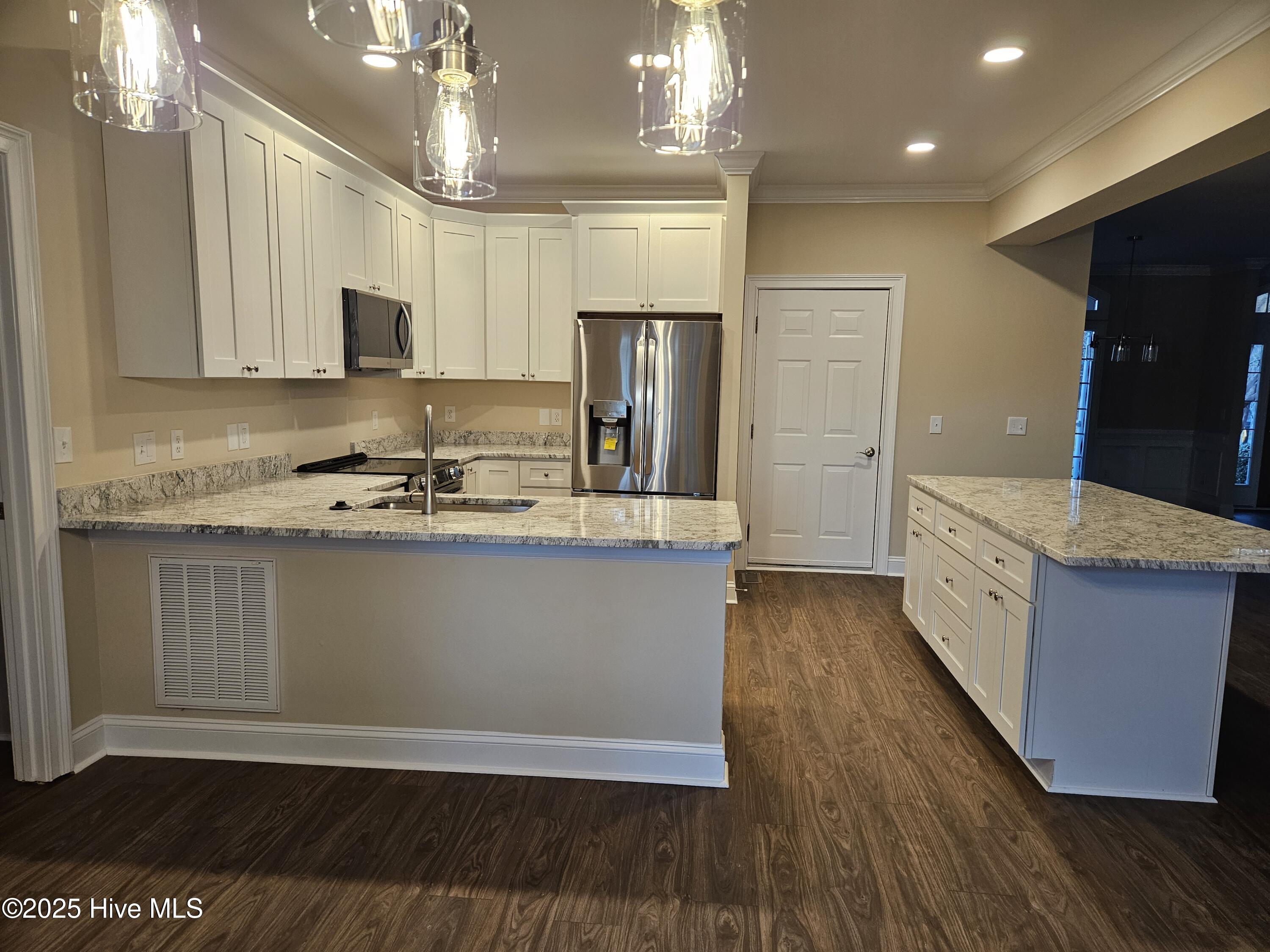 100545247 | Photo 15