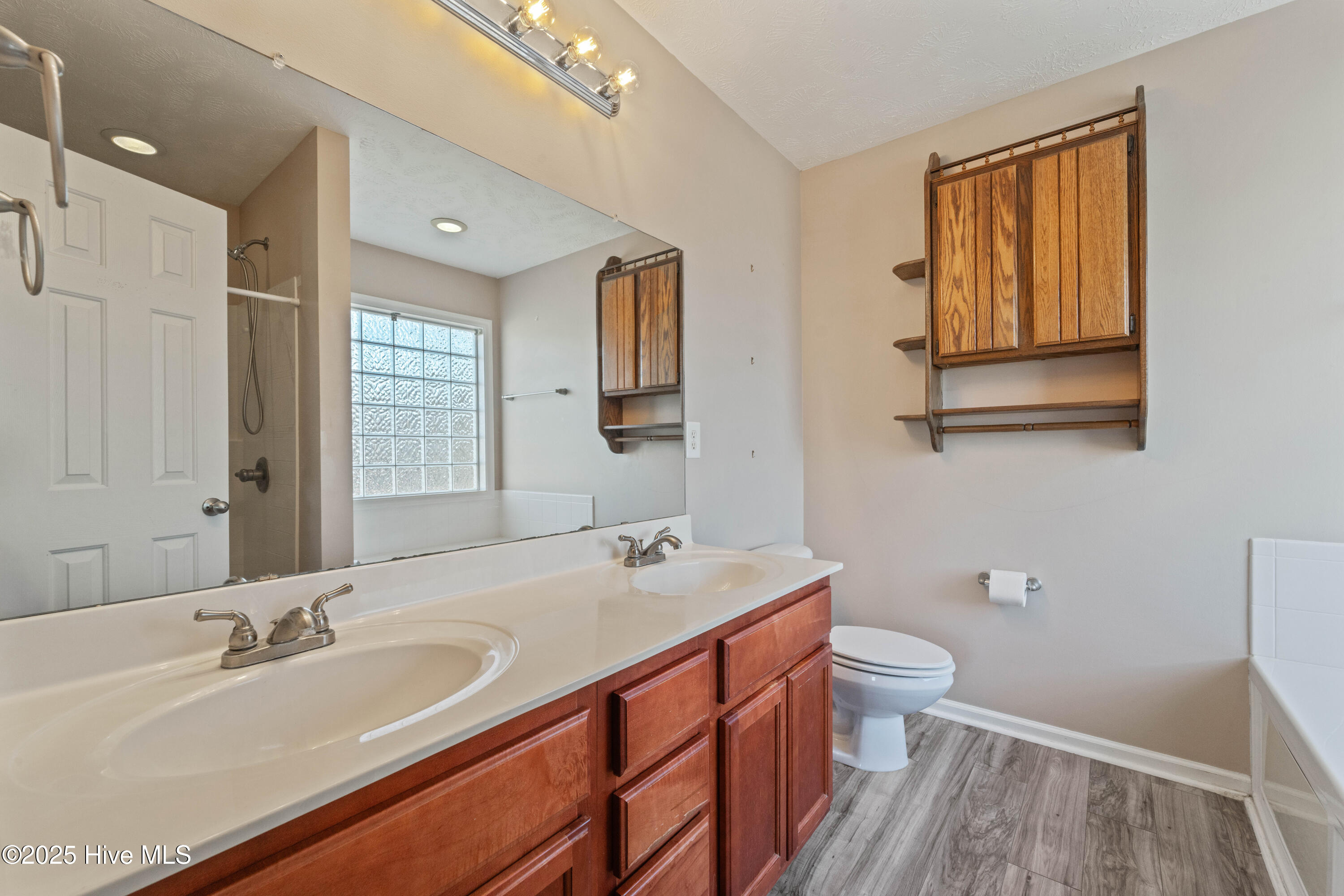 100556361 | Photo 12