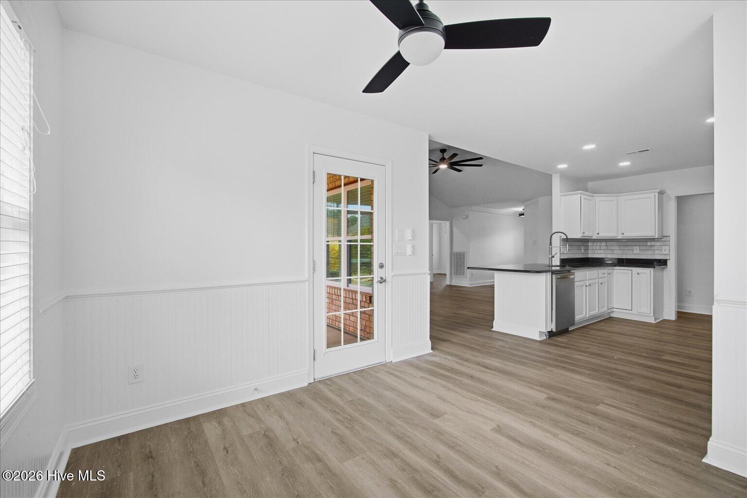 100557430 | Photo 24