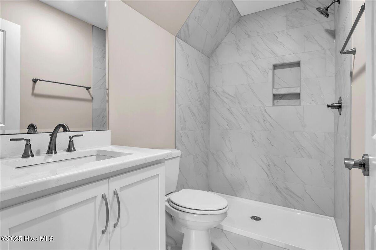 100522992 | Photo 33