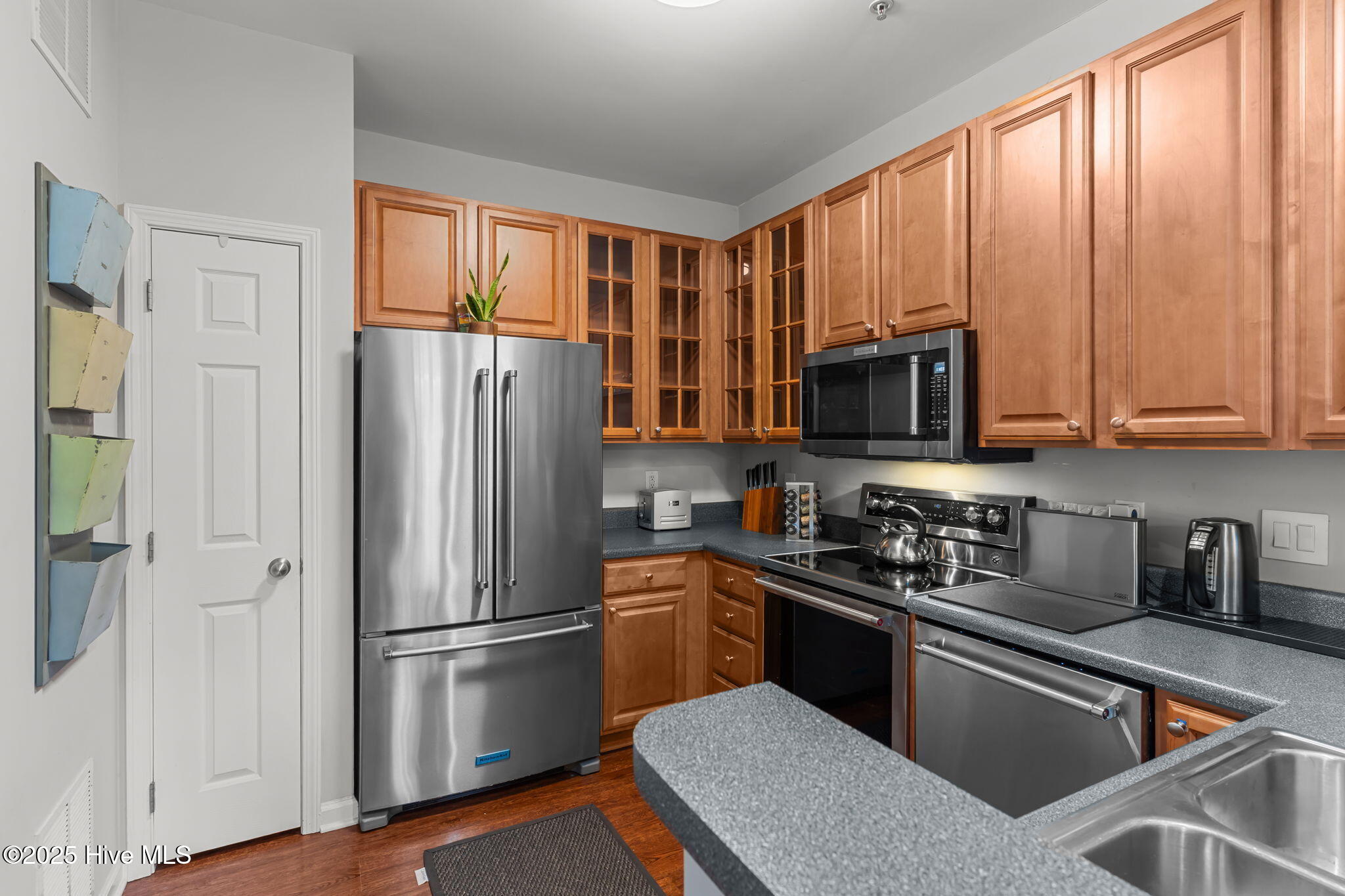 100532353 | Photo 12