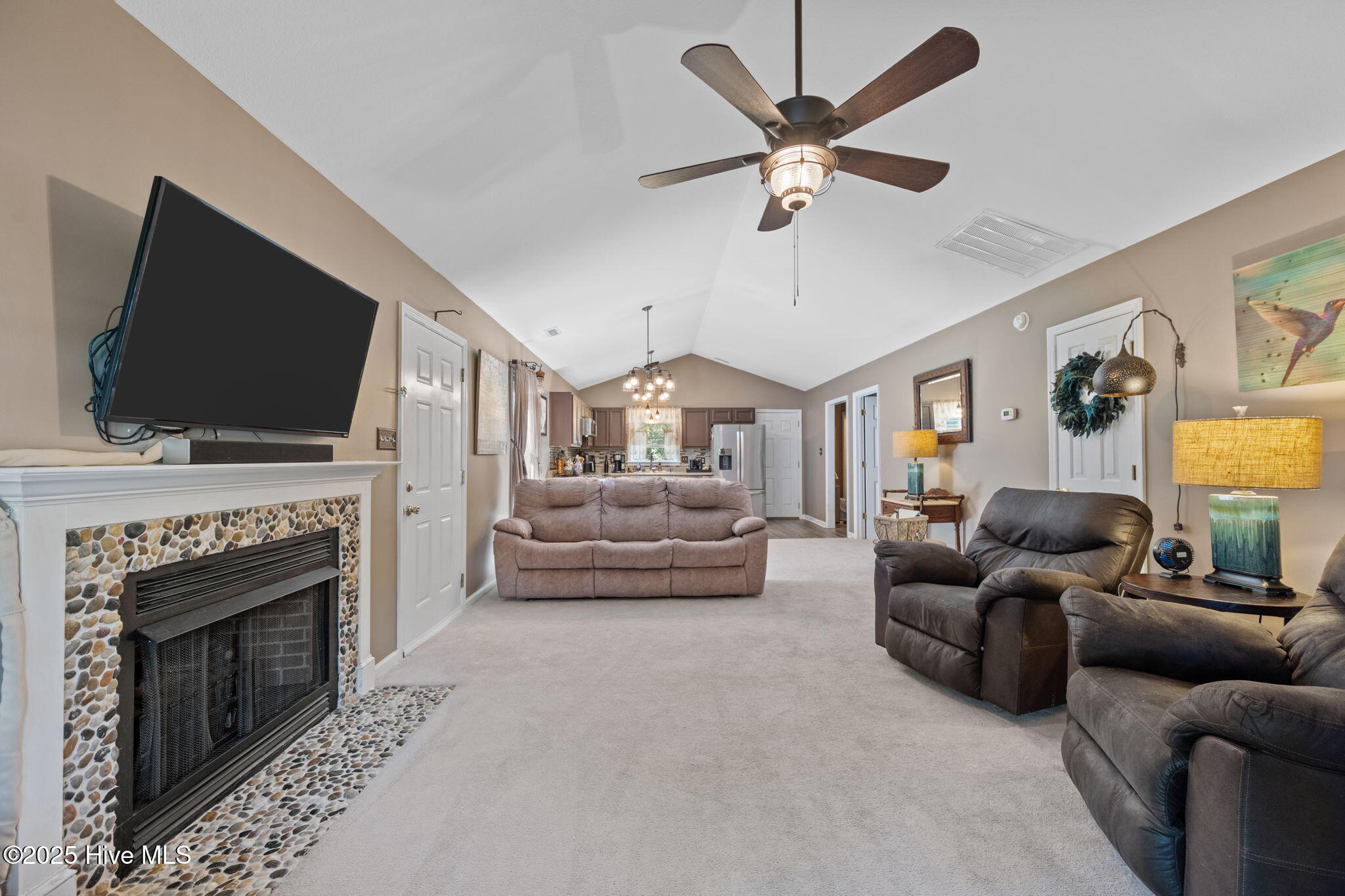 122 Live Oak Drive, Jacksonville, NC 28540 – photo 22: Living Area with ceiling fan