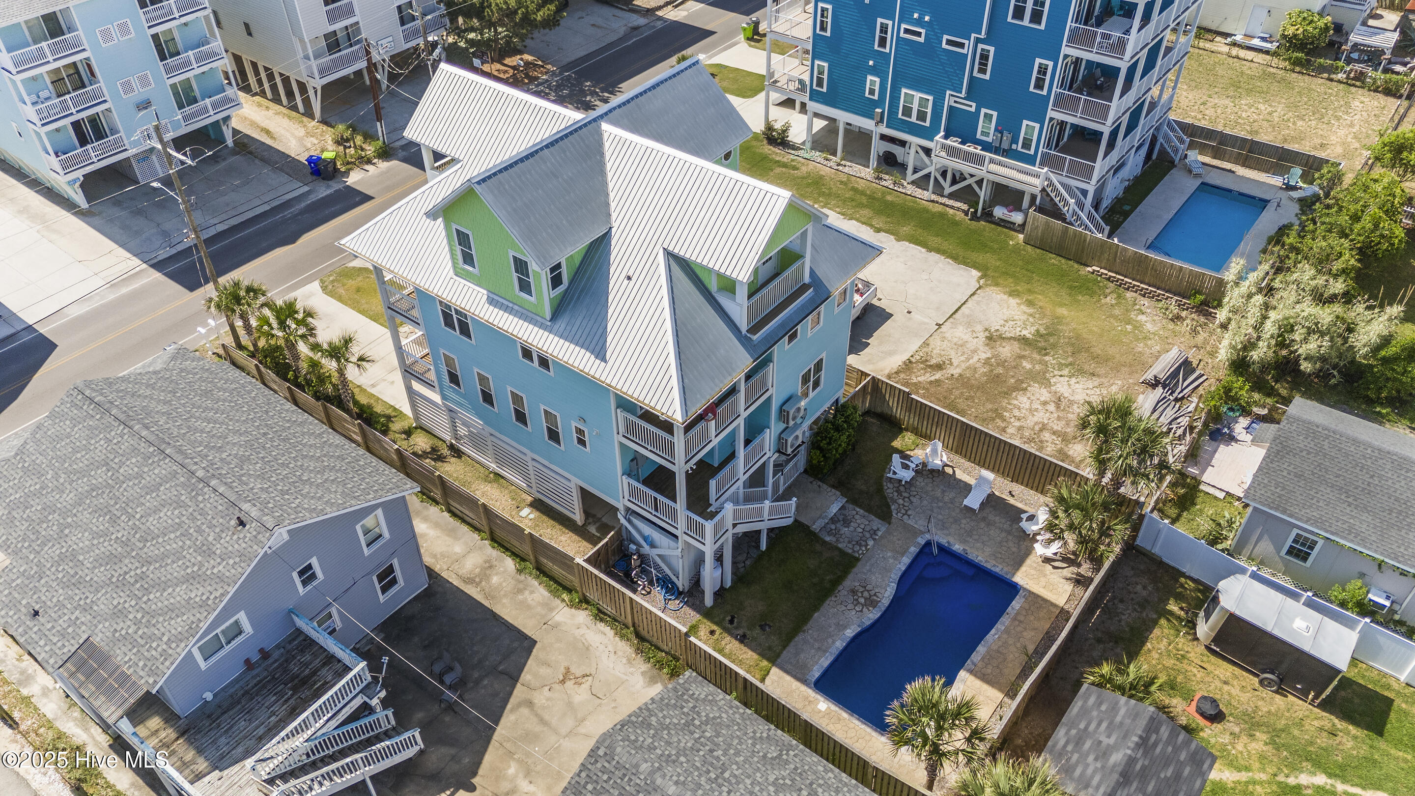 100546284 | Photo 81