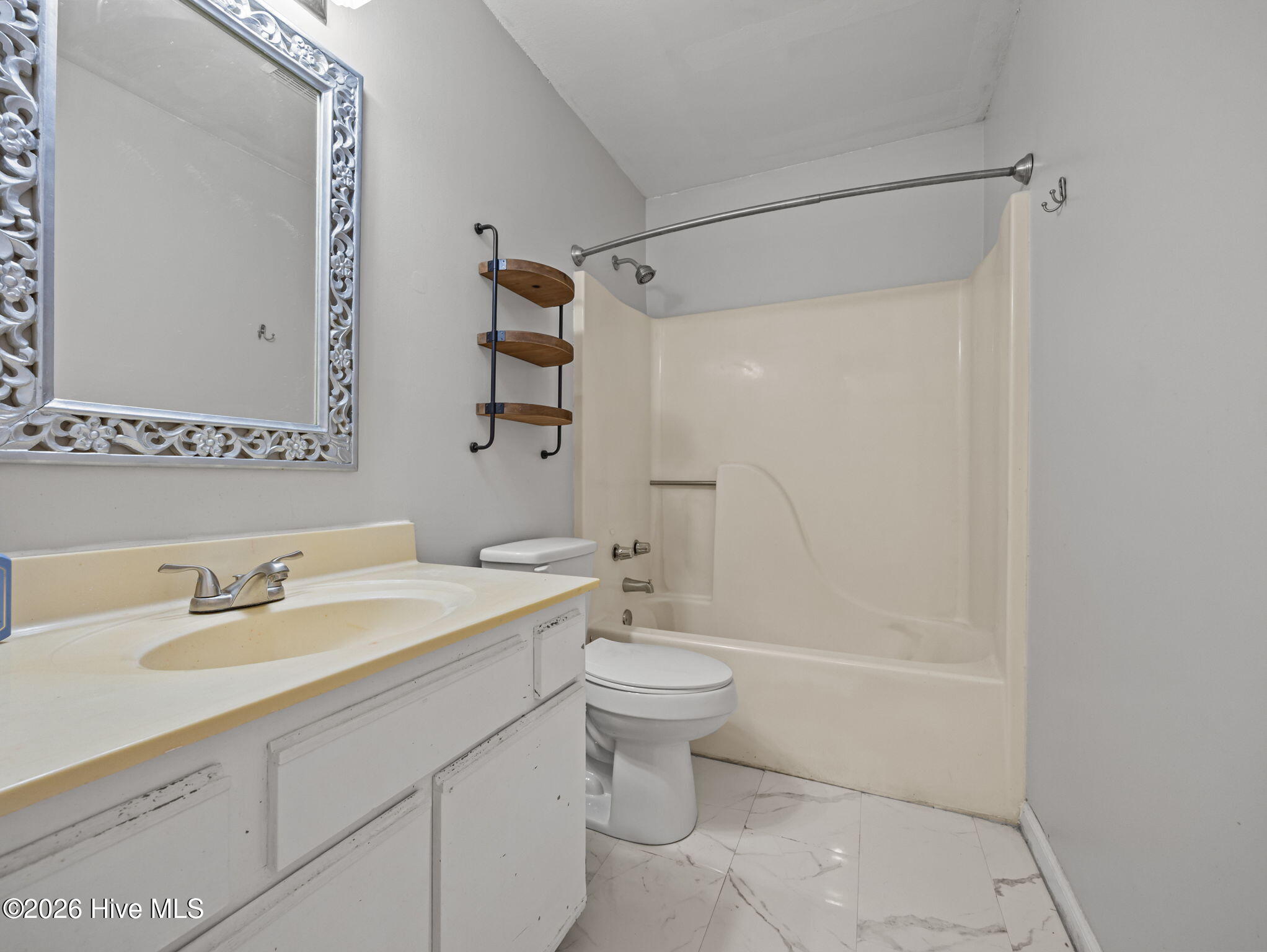 100567590 | Photo 20