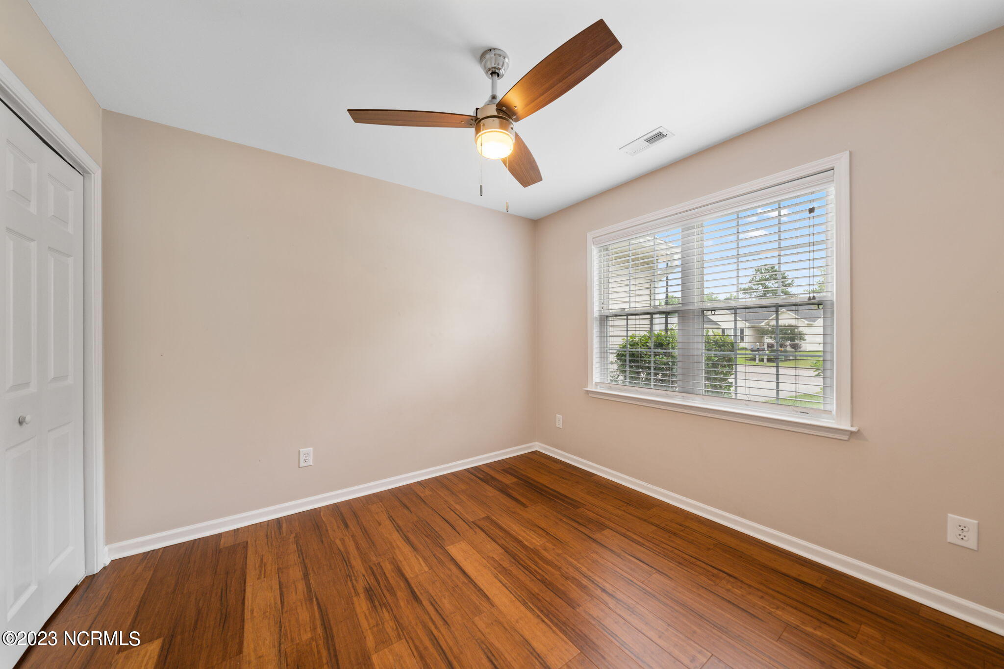 100569338 | Photo 18