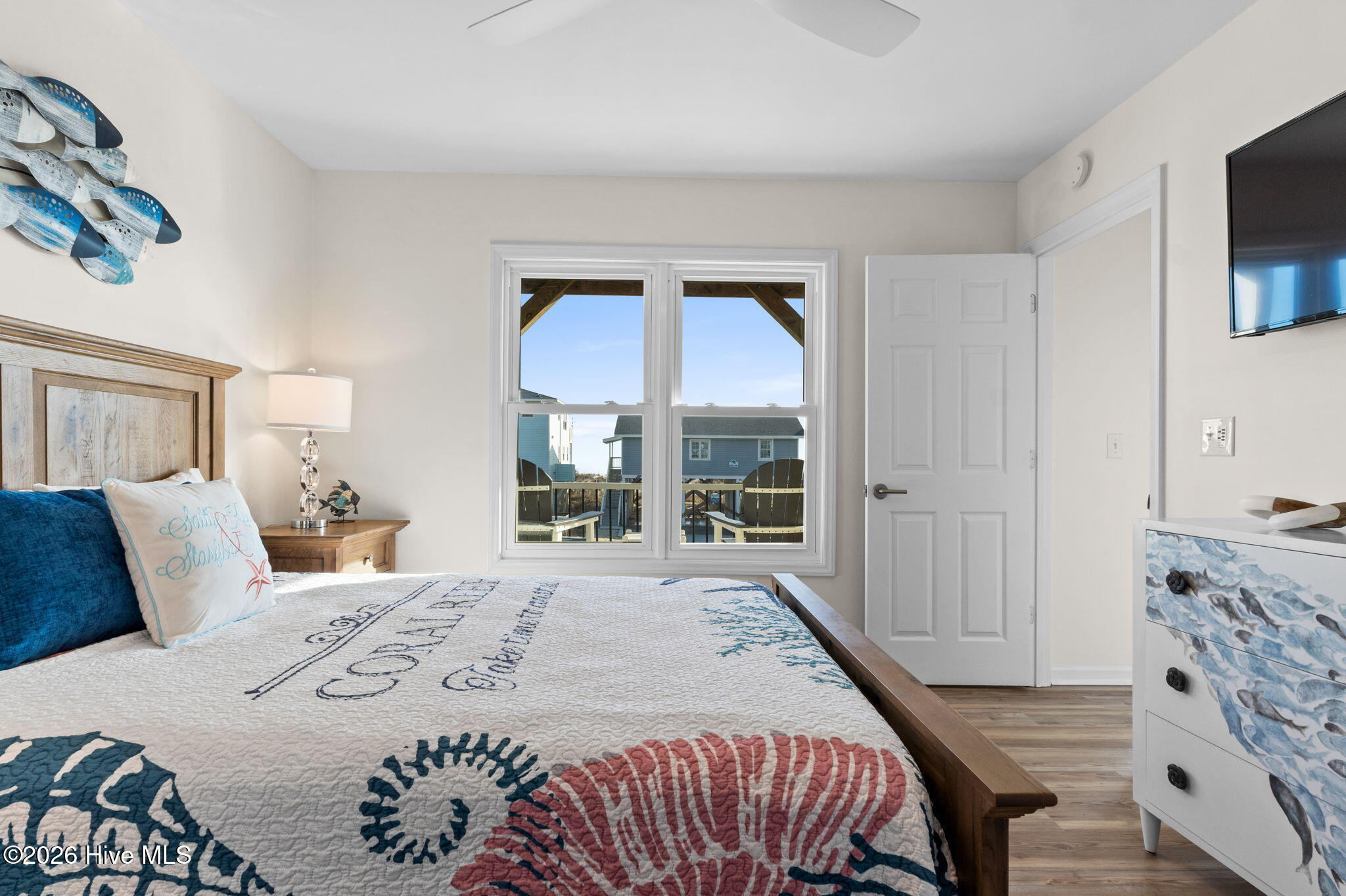 100558886 | Photo 21