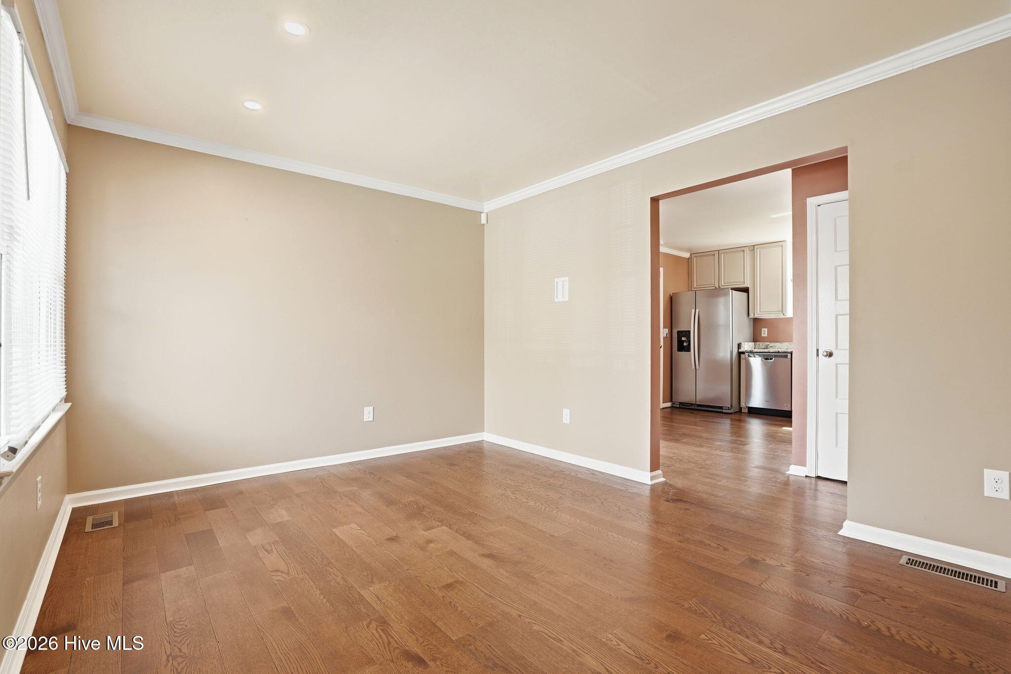 100559887 | Photo 16