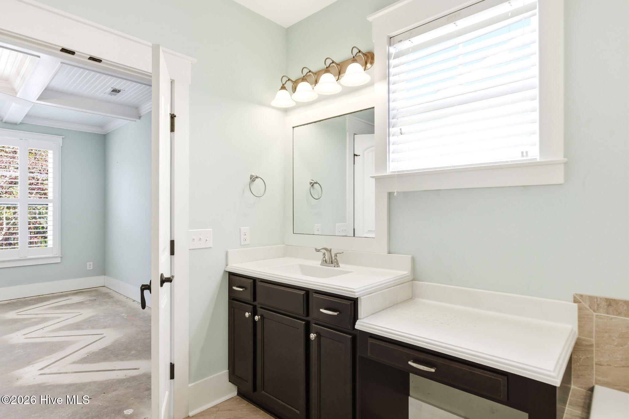 100564306 | Photo 21