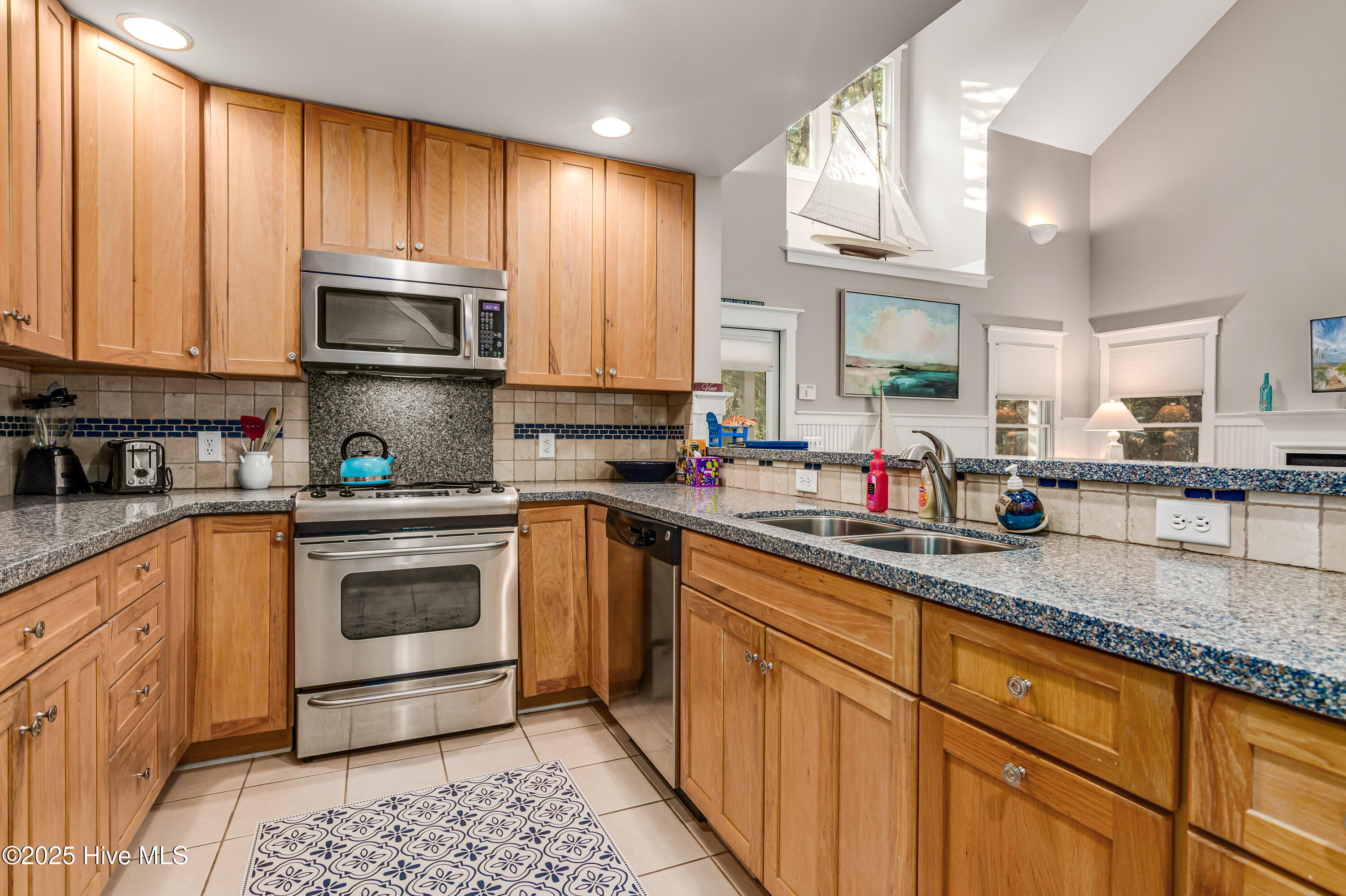 100510045 | Photo 18