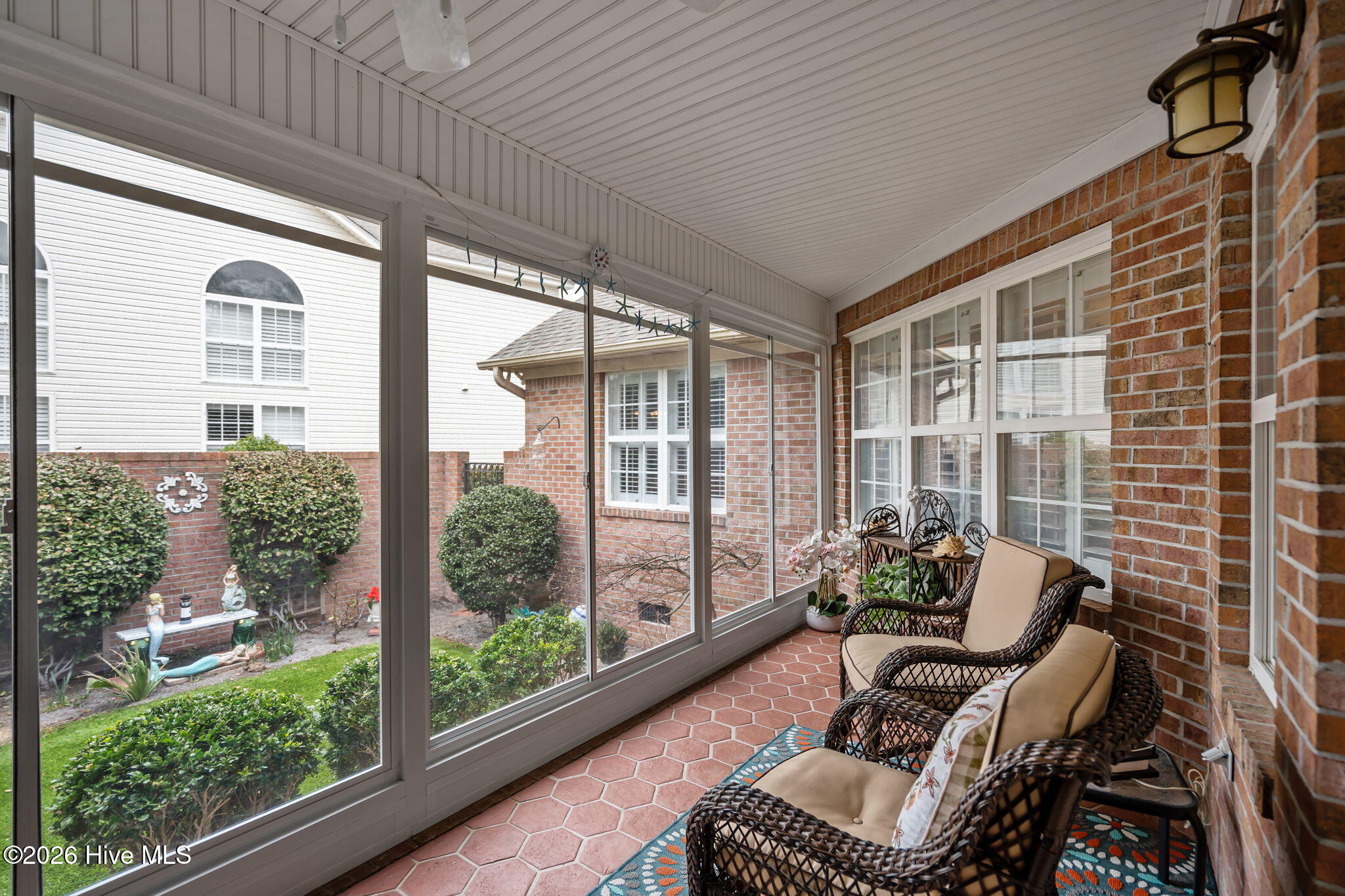 100557863 | Photo 39