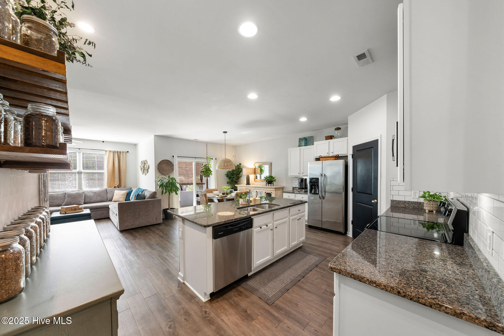 100539651 | Photo 15