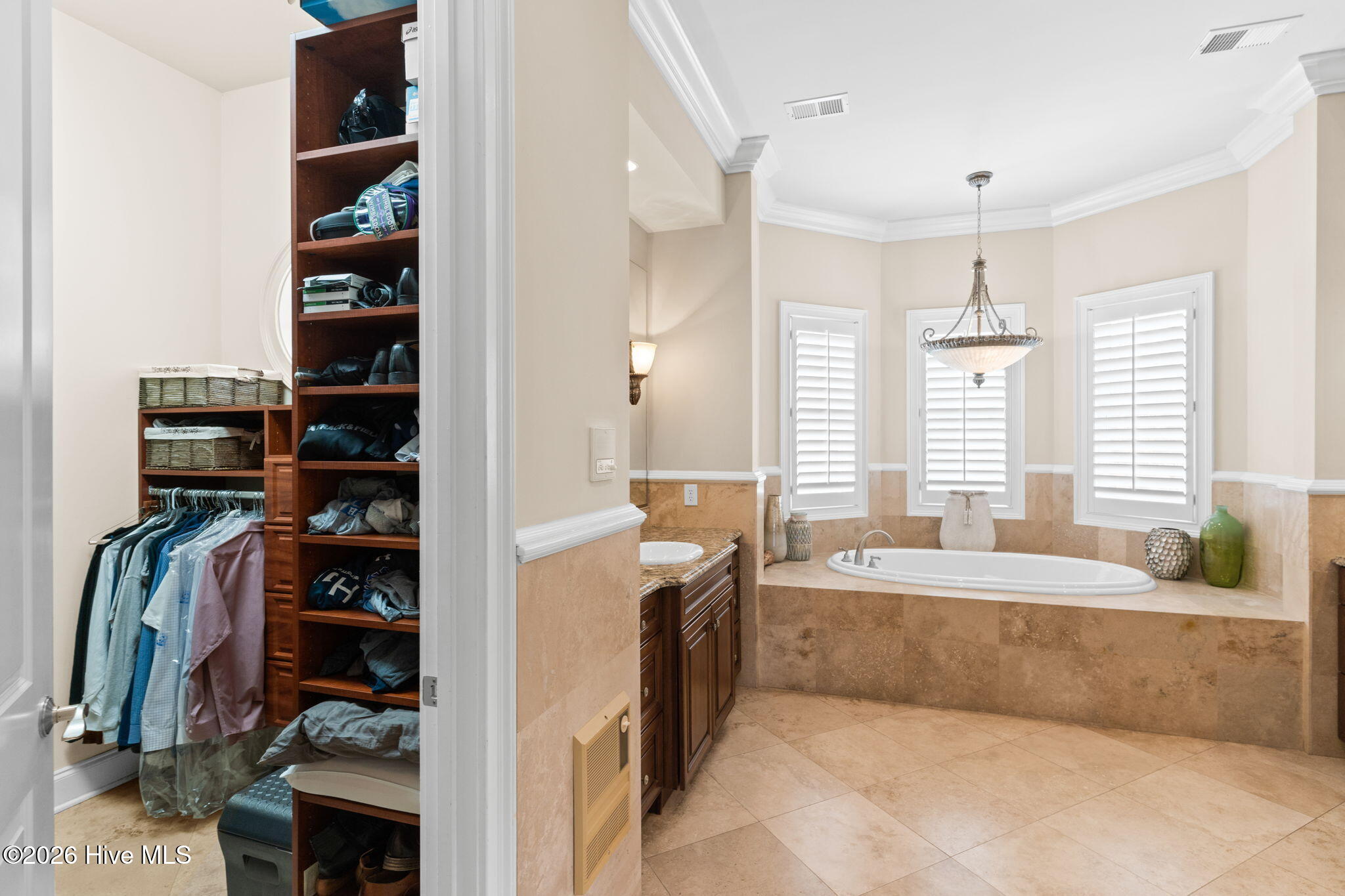 100554709 | Photo 49