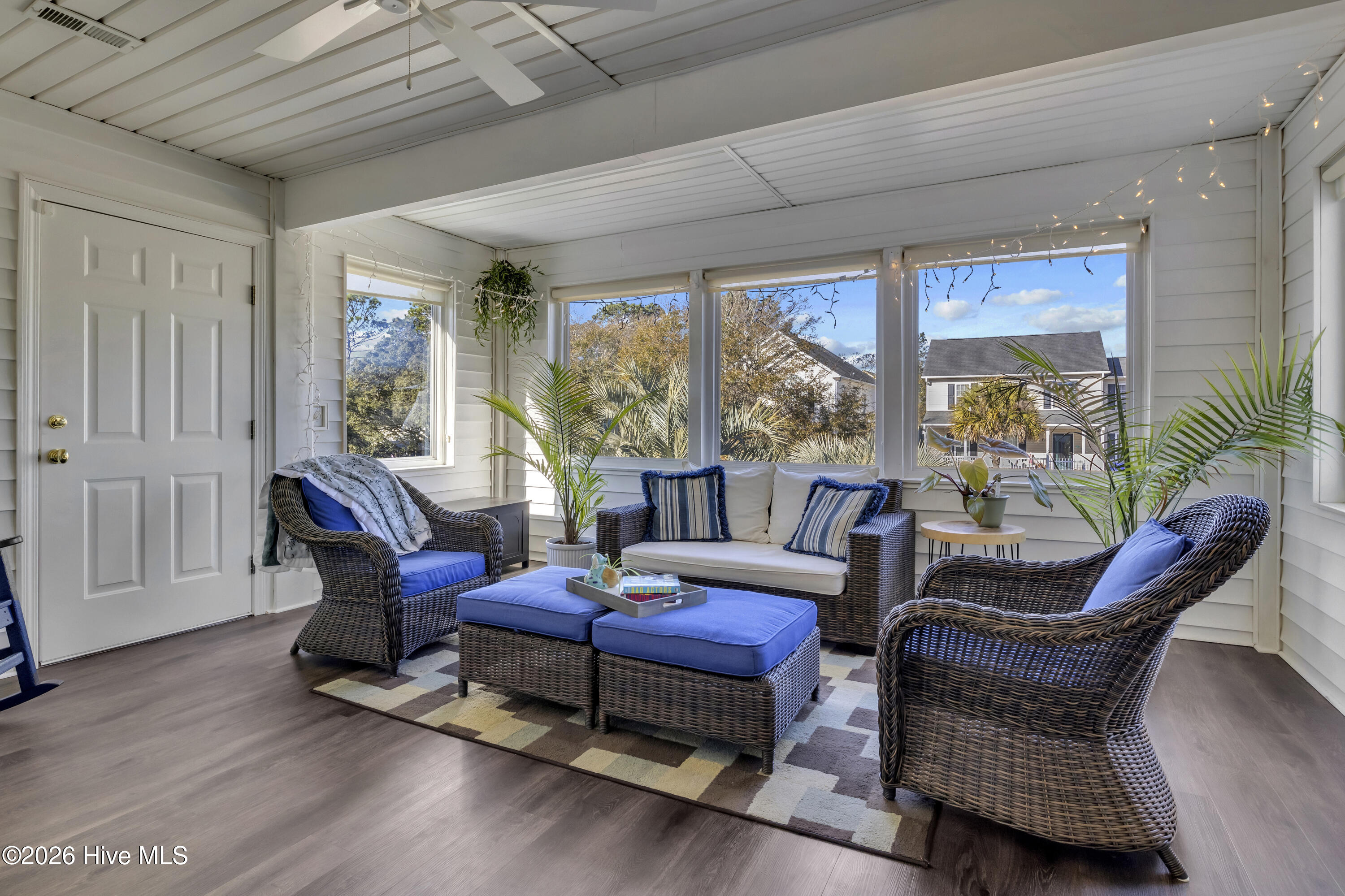 100561178 | Photo 35