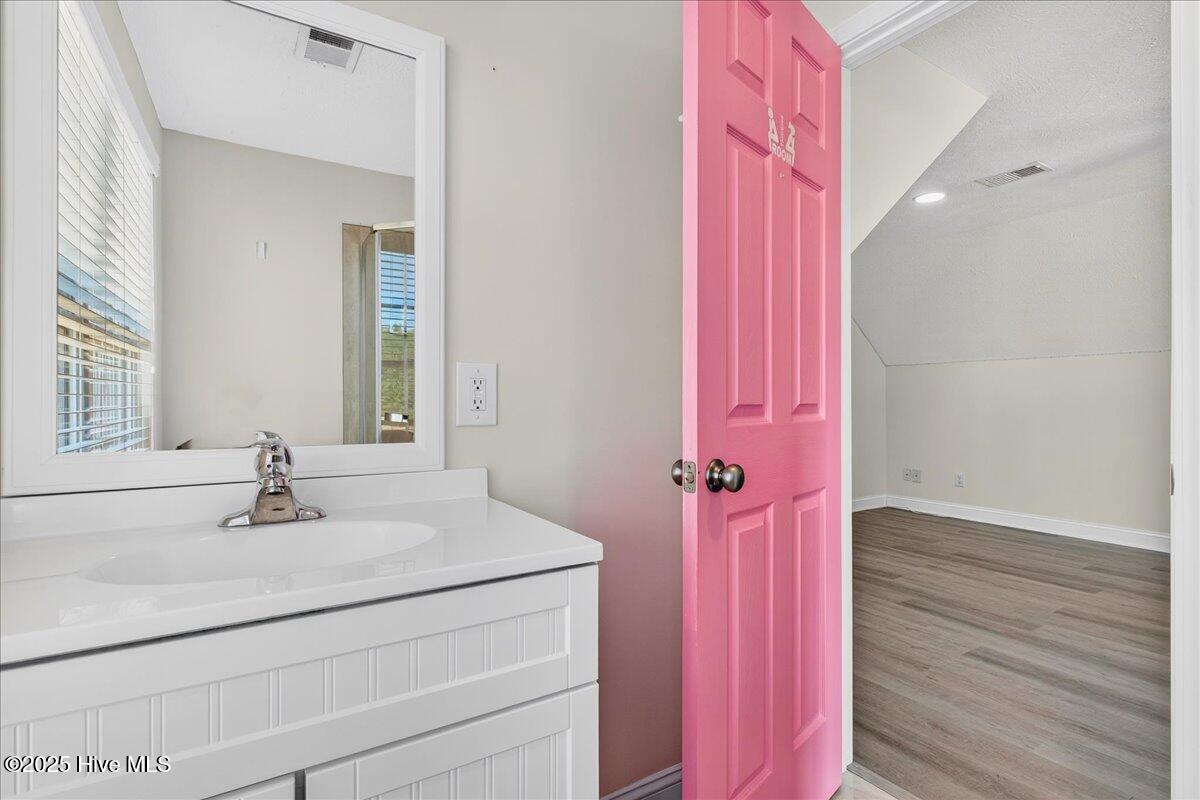 100539254 | Photo 37