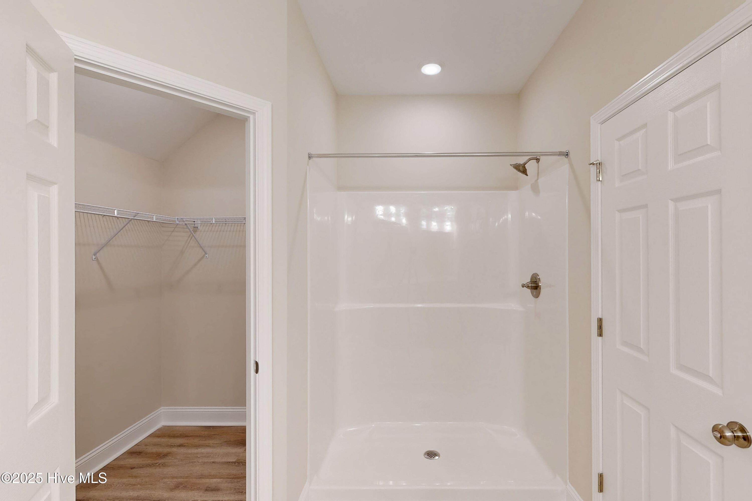 100493004 | Photo 11