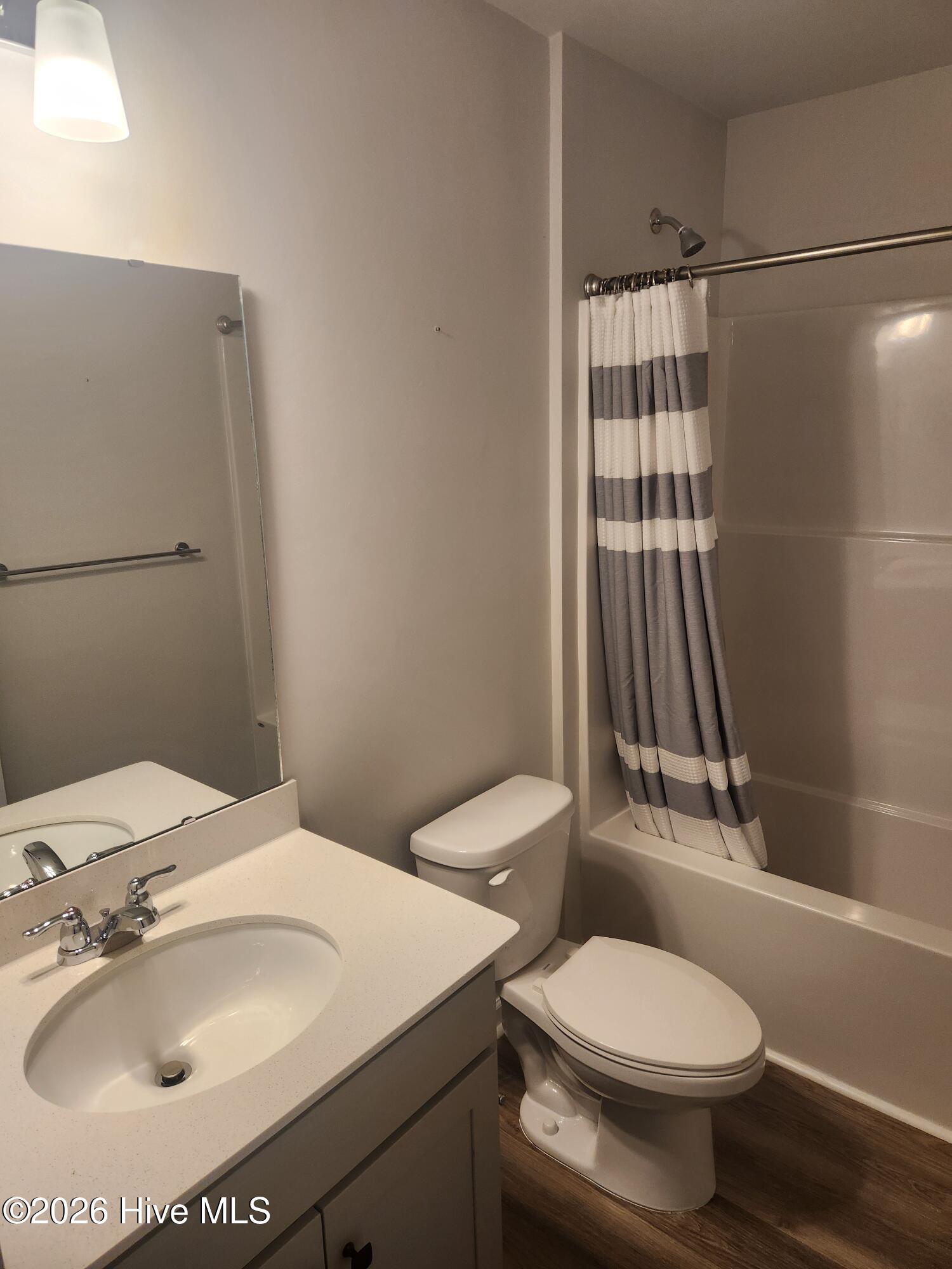 100564260 | Photo 11