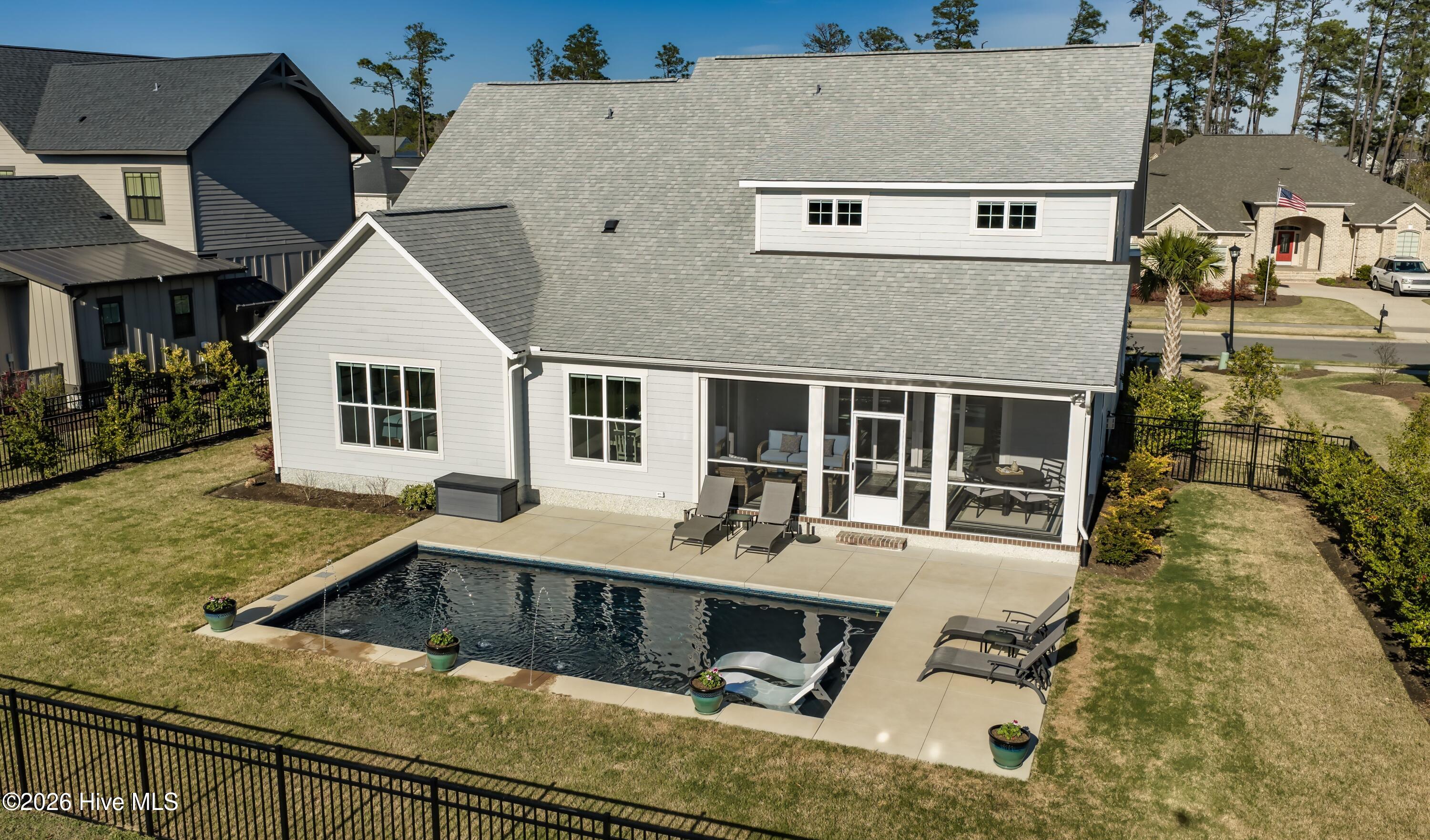 100566298 | Photo 57