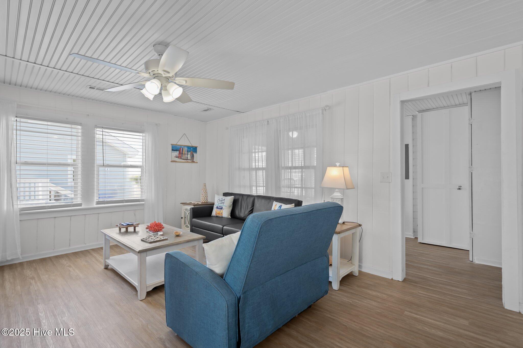 100537194 | Photo 105