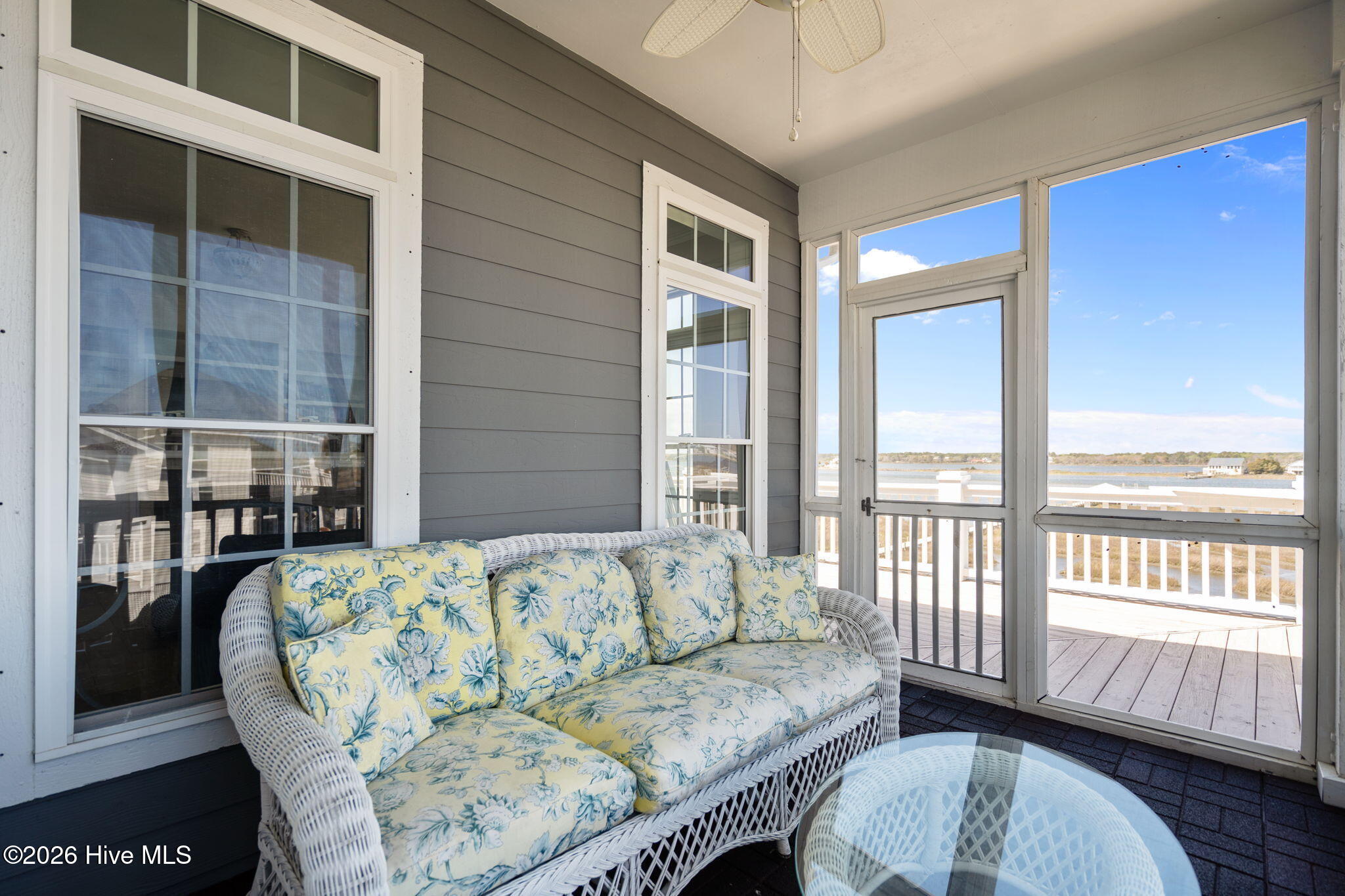 100564459 | Photo 44