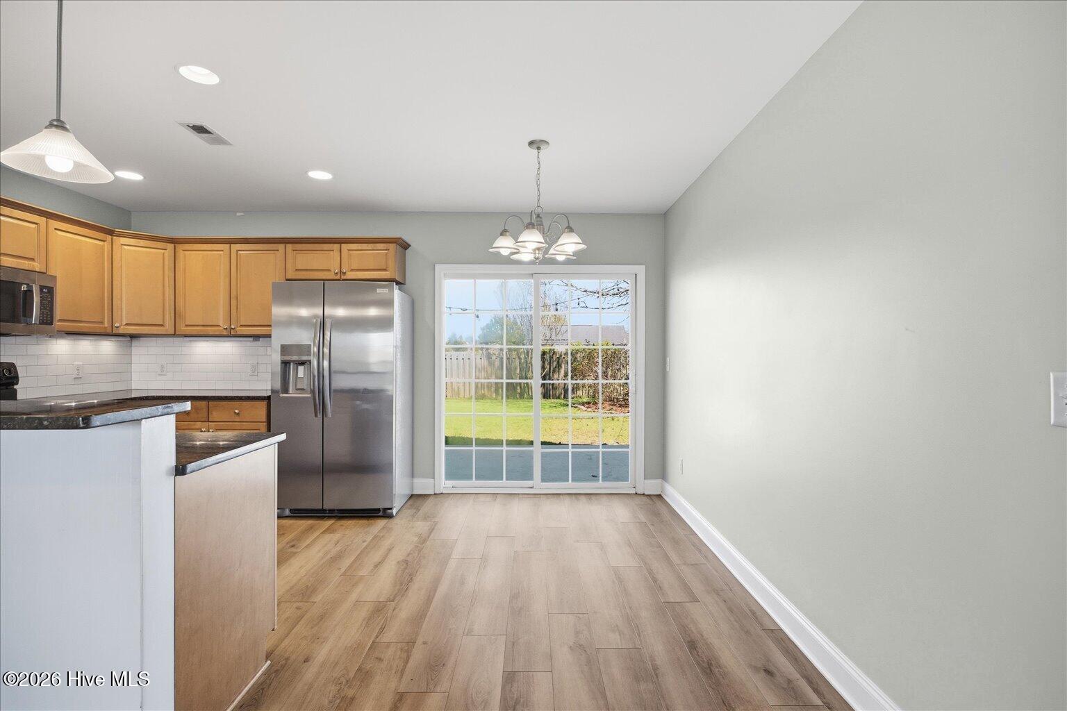 100561166 | Photo 12