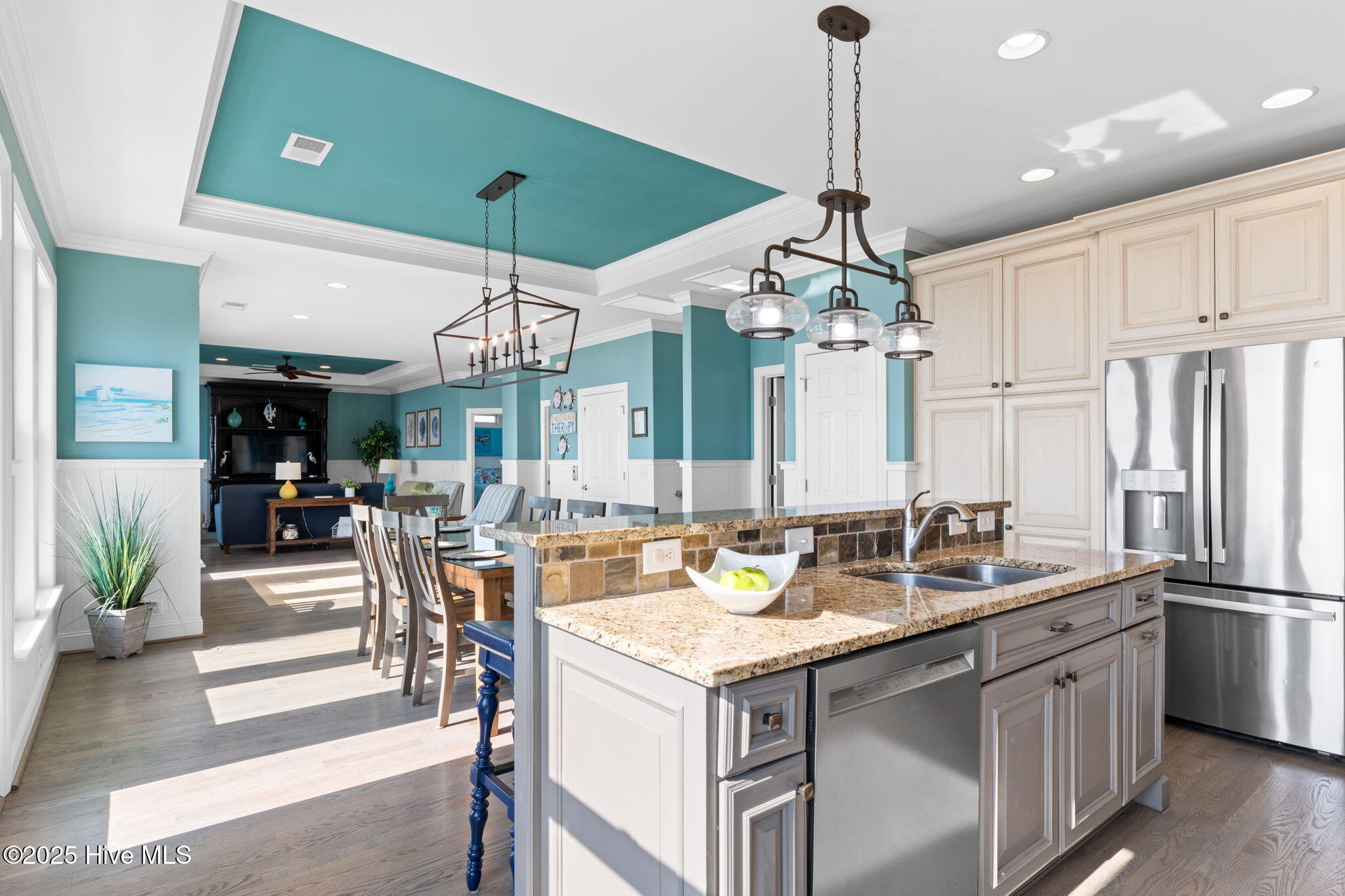 100542576 | Photo 19