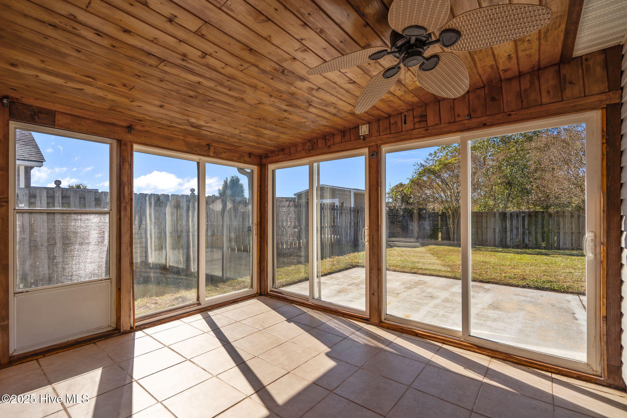 100537991 | Photo 26