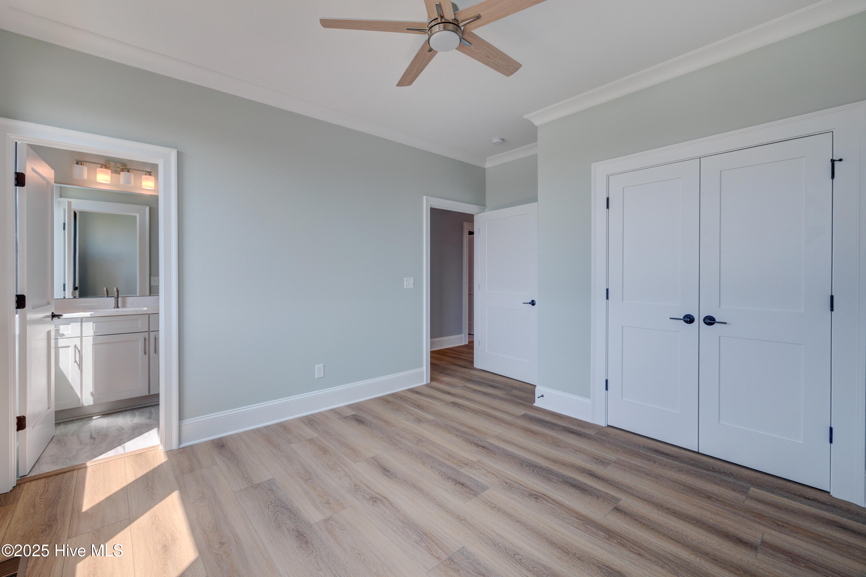 100519024 | Photo 38