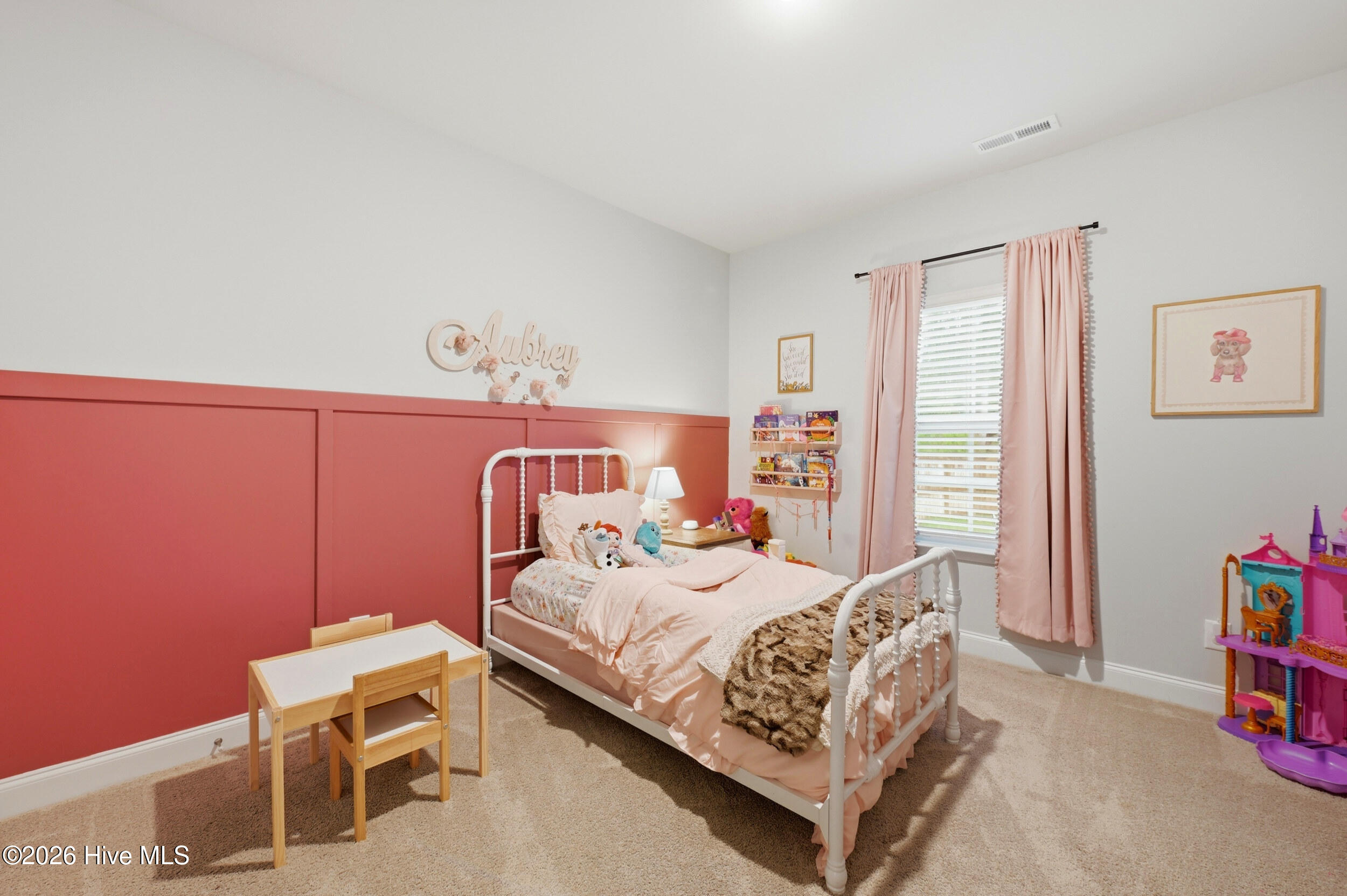 100557848 | Photo 21